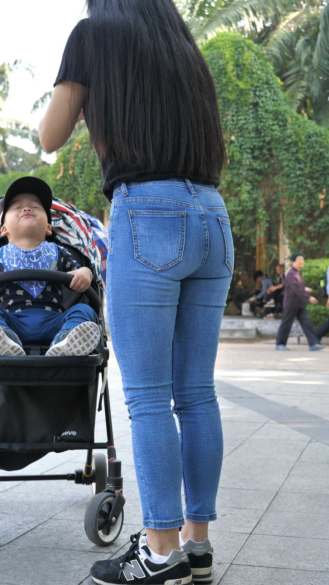 （图）饱满圆润紧身翘臀18岁当妈