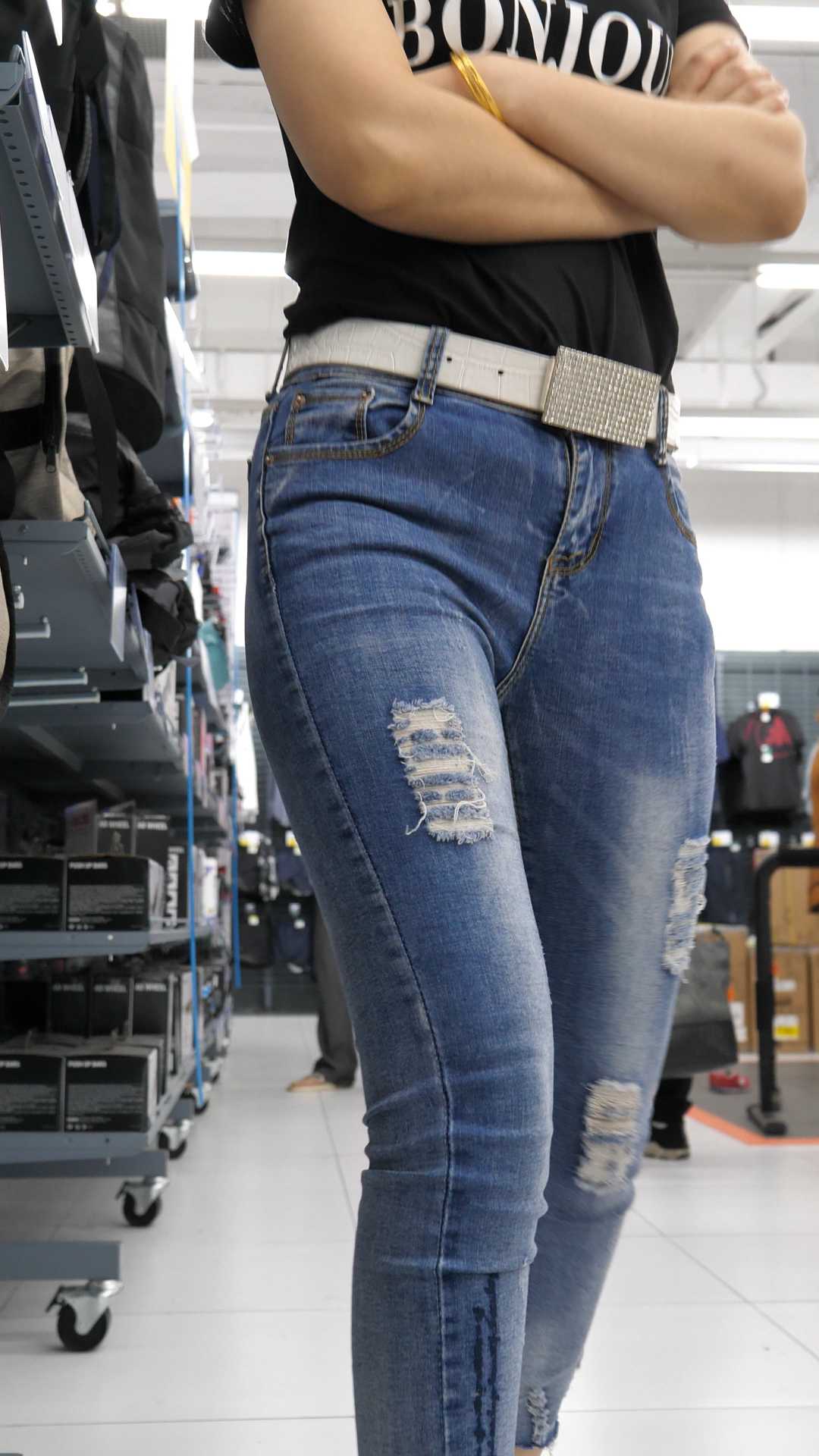 （图）高跟牛仔巨臀V内痕重口味少妇