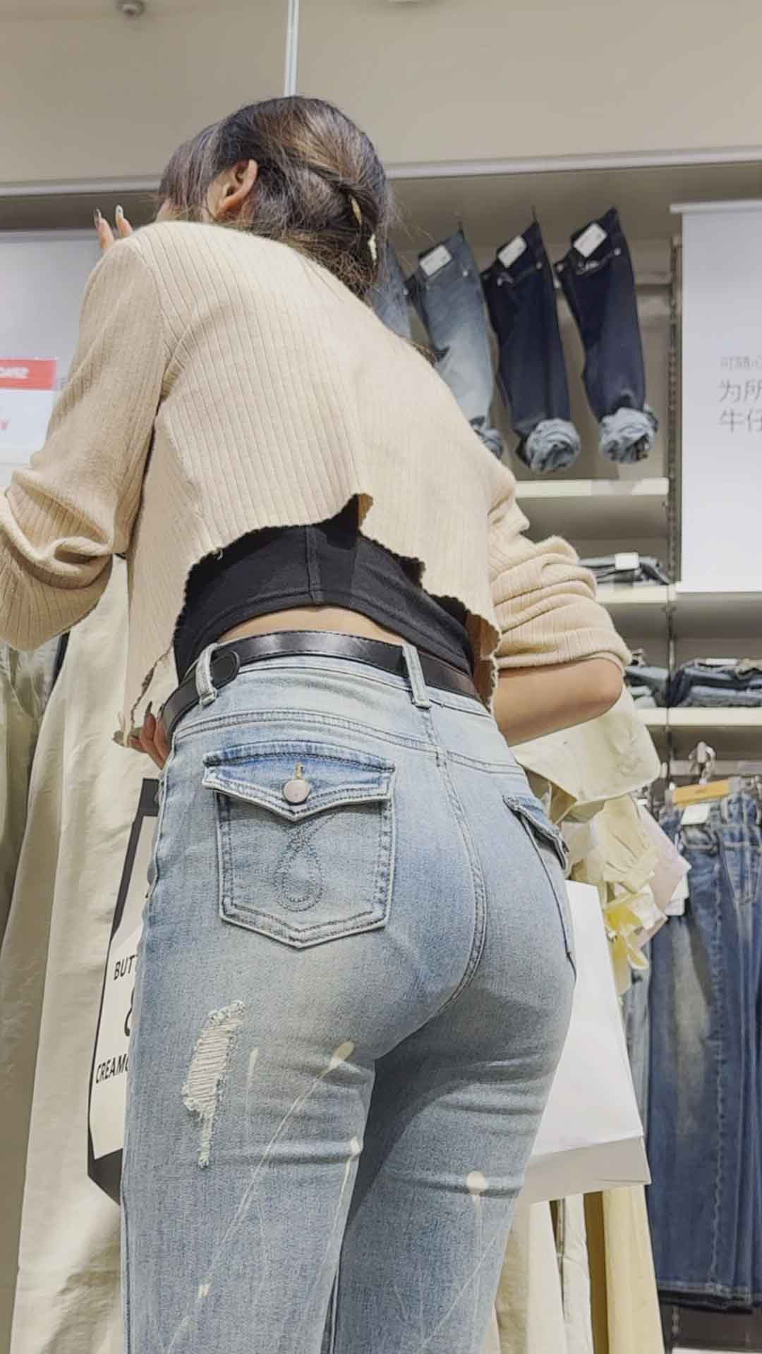 牛仔透内痕后X型美女小姐姐