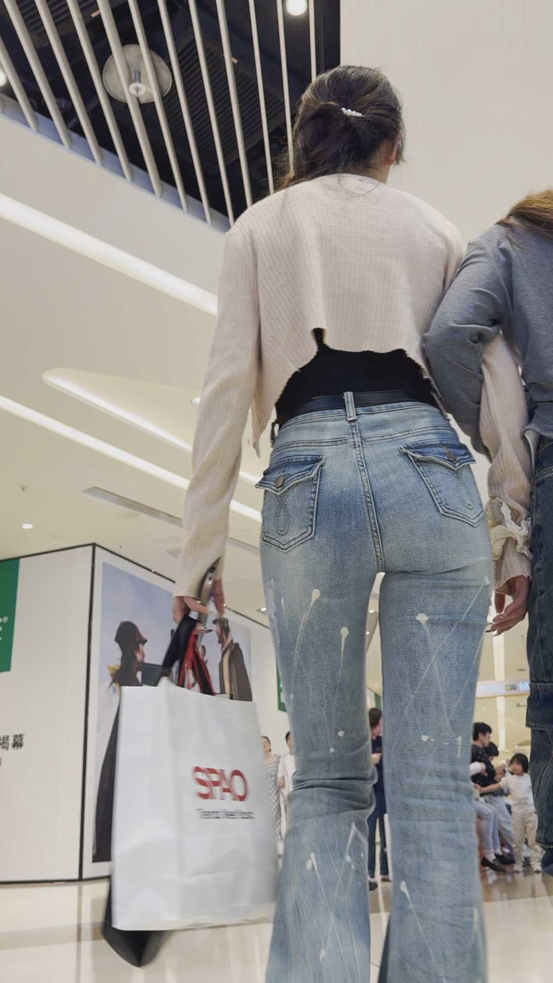 牛仔透内痕后X型美女小姐姐