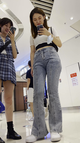 牛仔裤美女[2.21G/MP4]