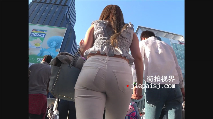 白色紧身牛仔裤极品圆润翘屯[920M/MP4]