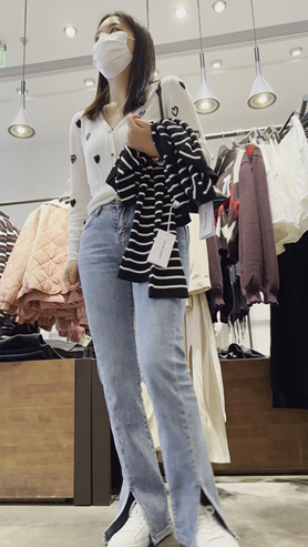 买衣服的牛仔裤小美女[1.55G/MP4]