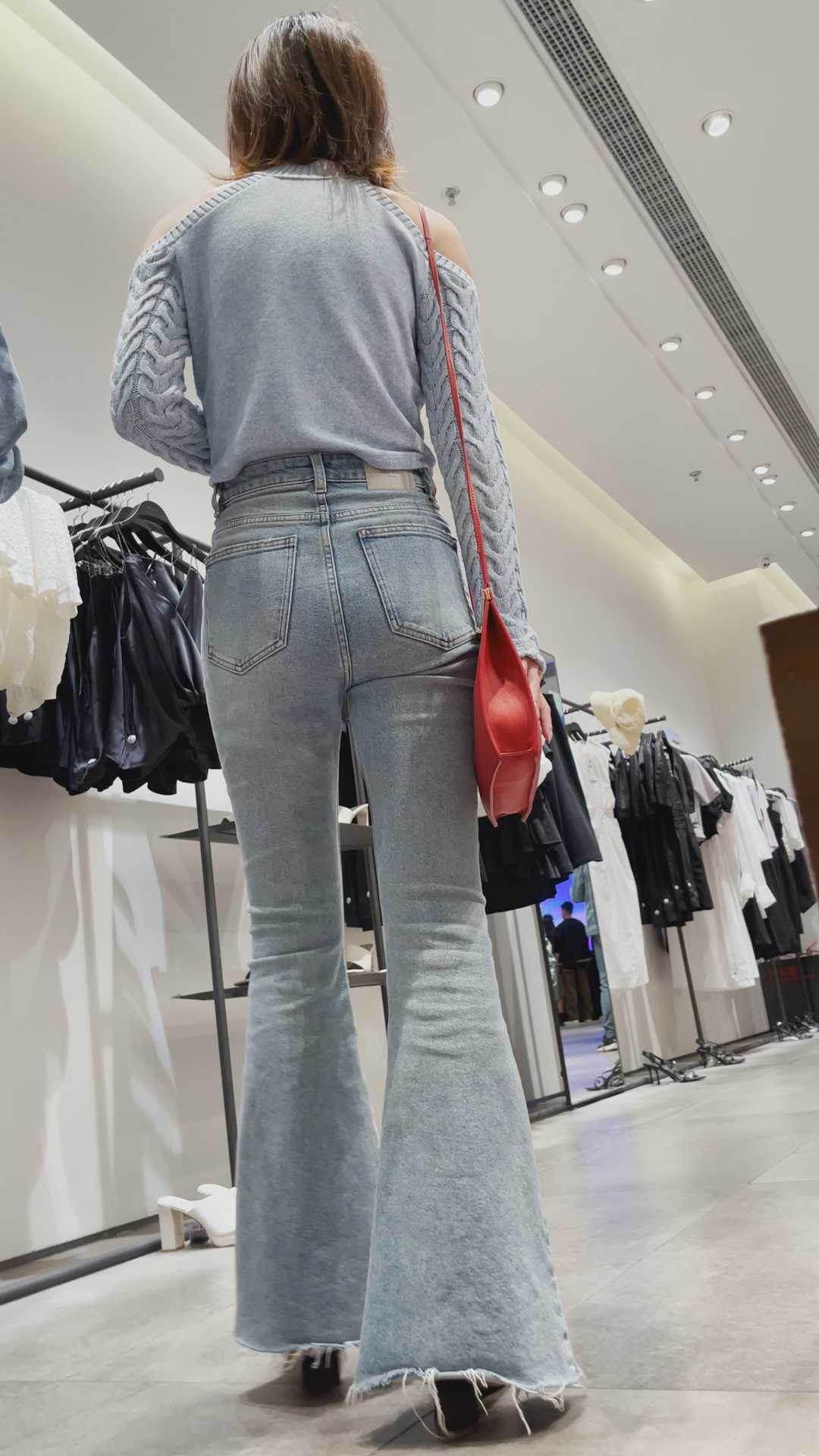 (图)性感紧牛喇叭裤金三角小姐姐