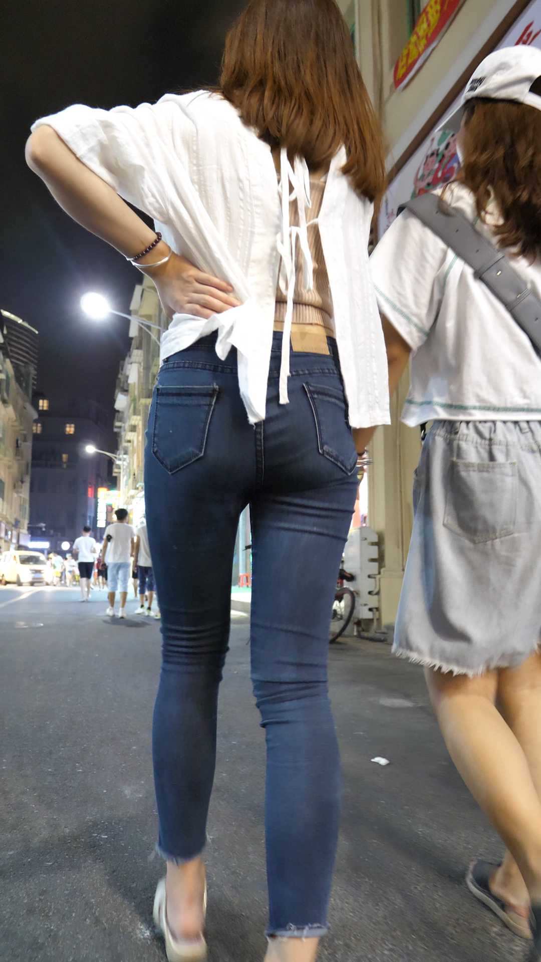 （图）蓝牛细腰紧身大宽臀美女