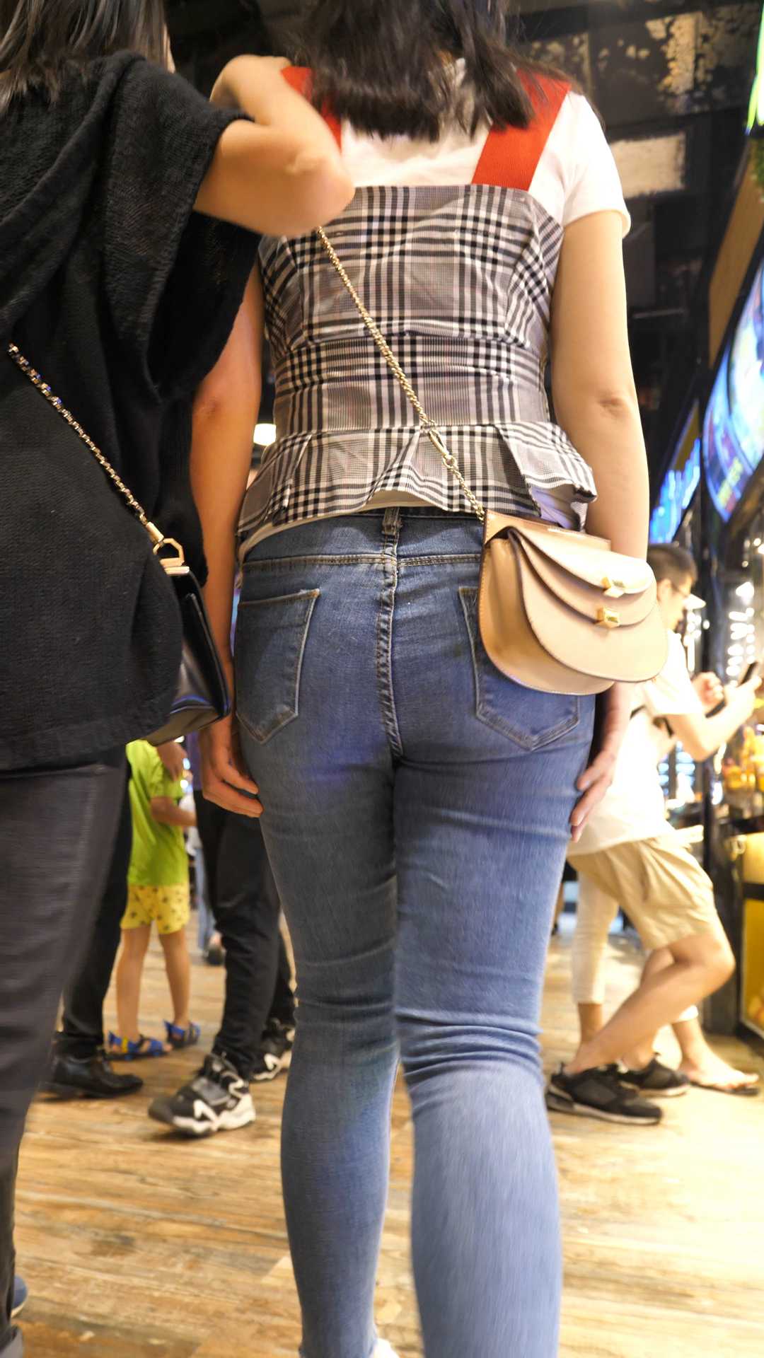 （图）蓝牛饱满紧翘臀大学妹