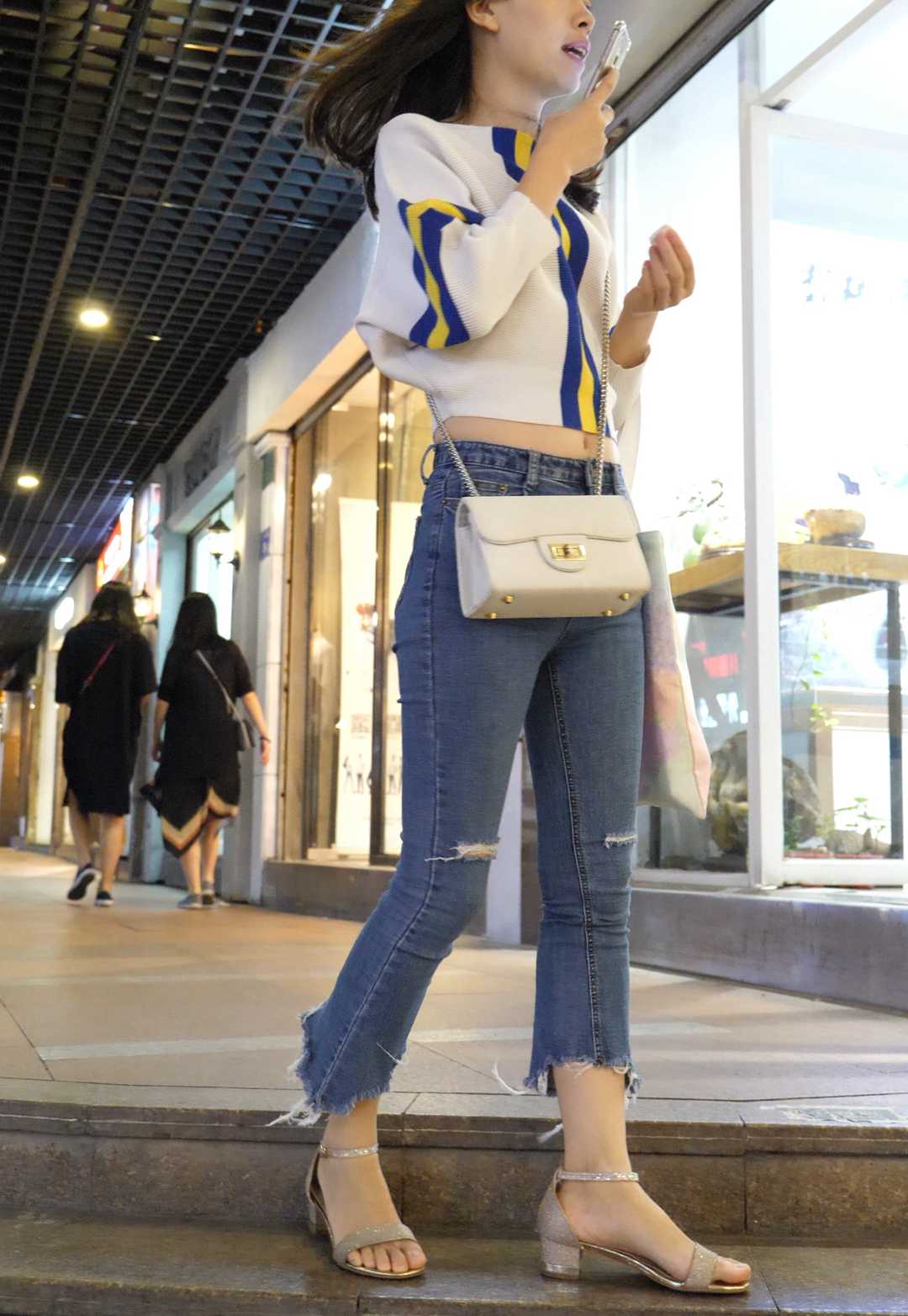 （图）细腰紧牛少见大宽臀走路超奇怪