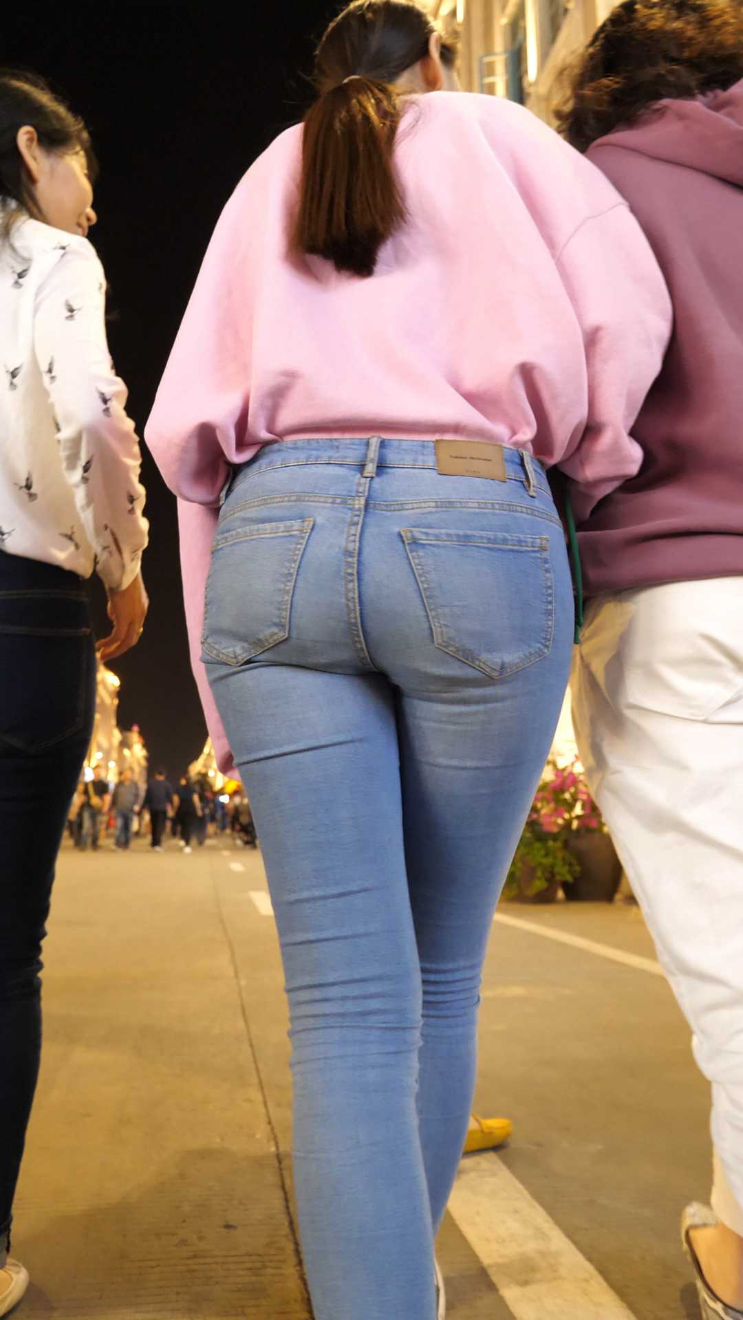 （图）重品味蓝牛饱满圆臀少女