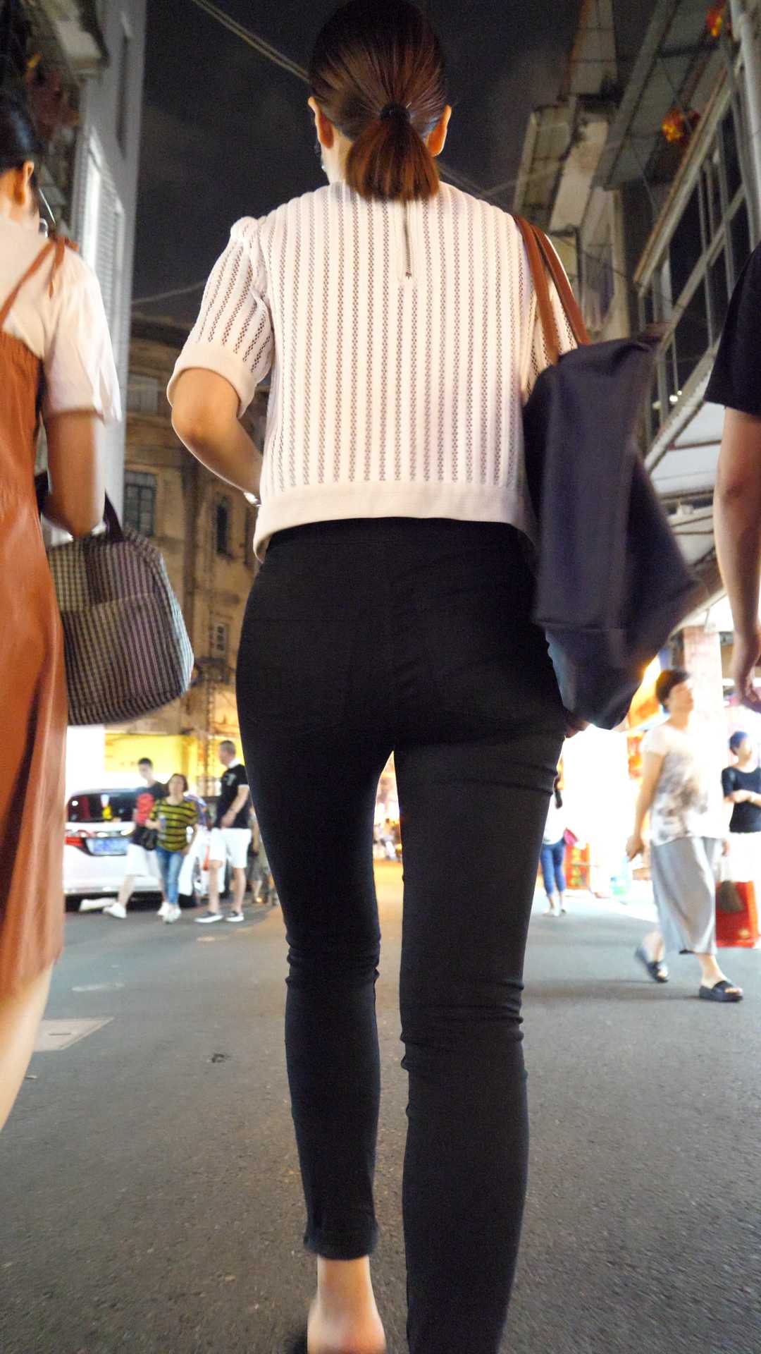 （图）黑牛仔超紧翘饱满丰臀少妇