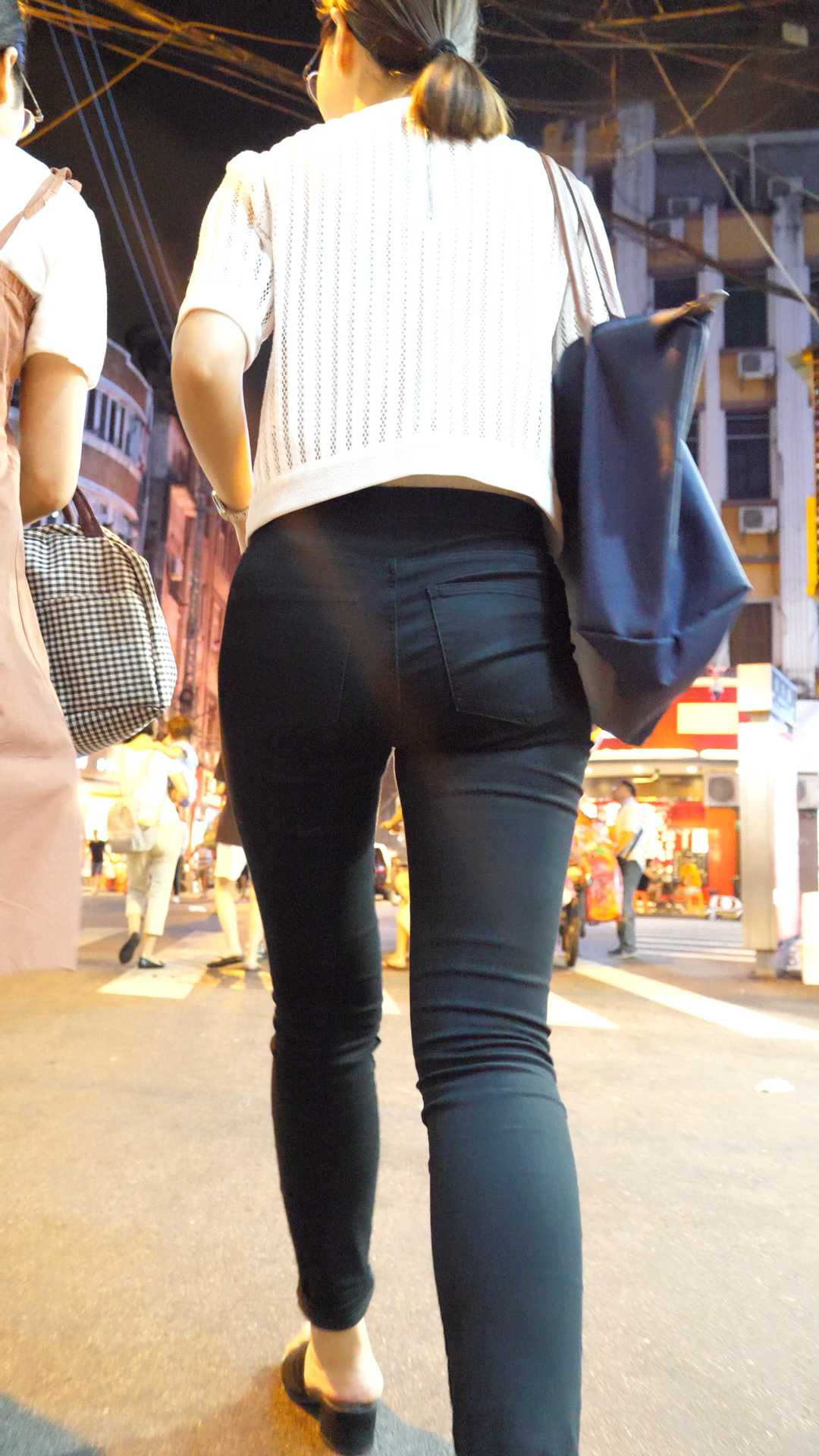 （图）黑牛仔超紧翘饱满丰臀少妇