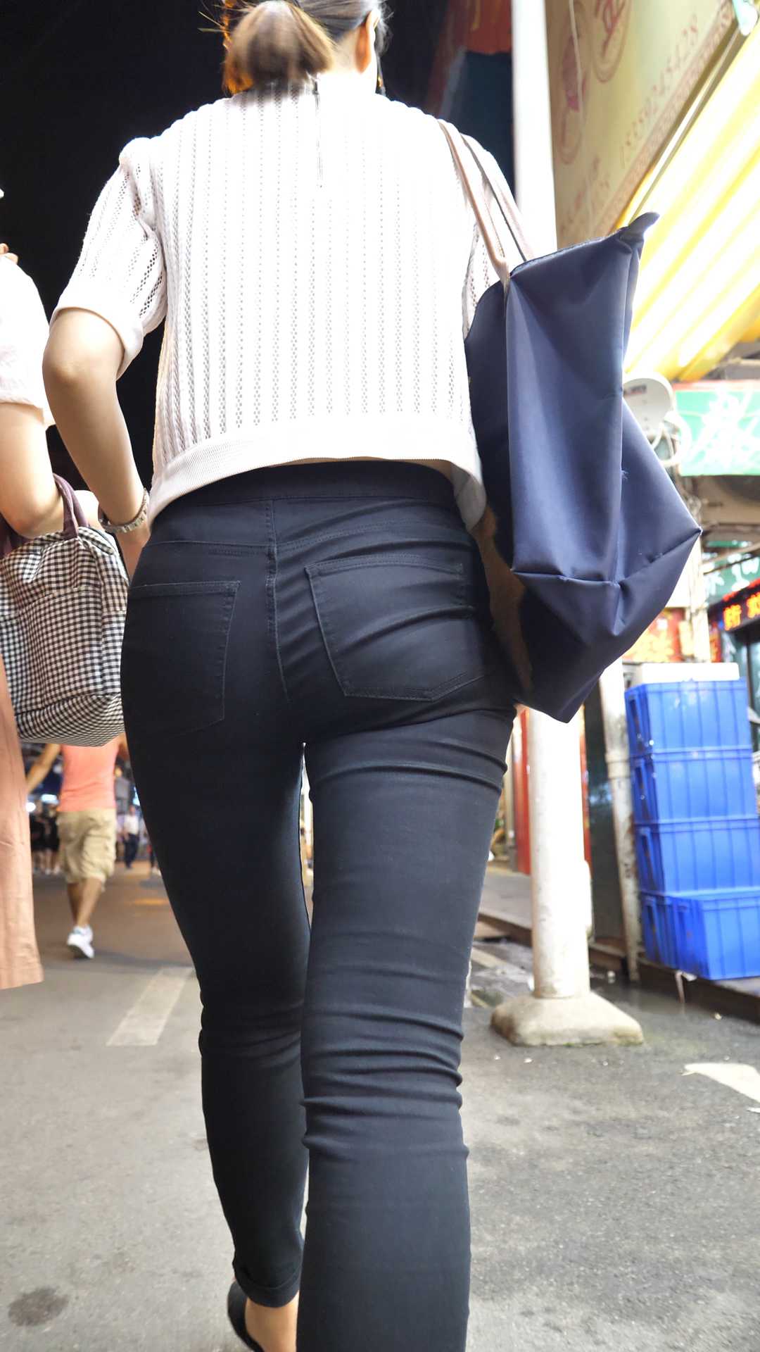 （图）黑牛仔超紧翘饱满丰臀少妇