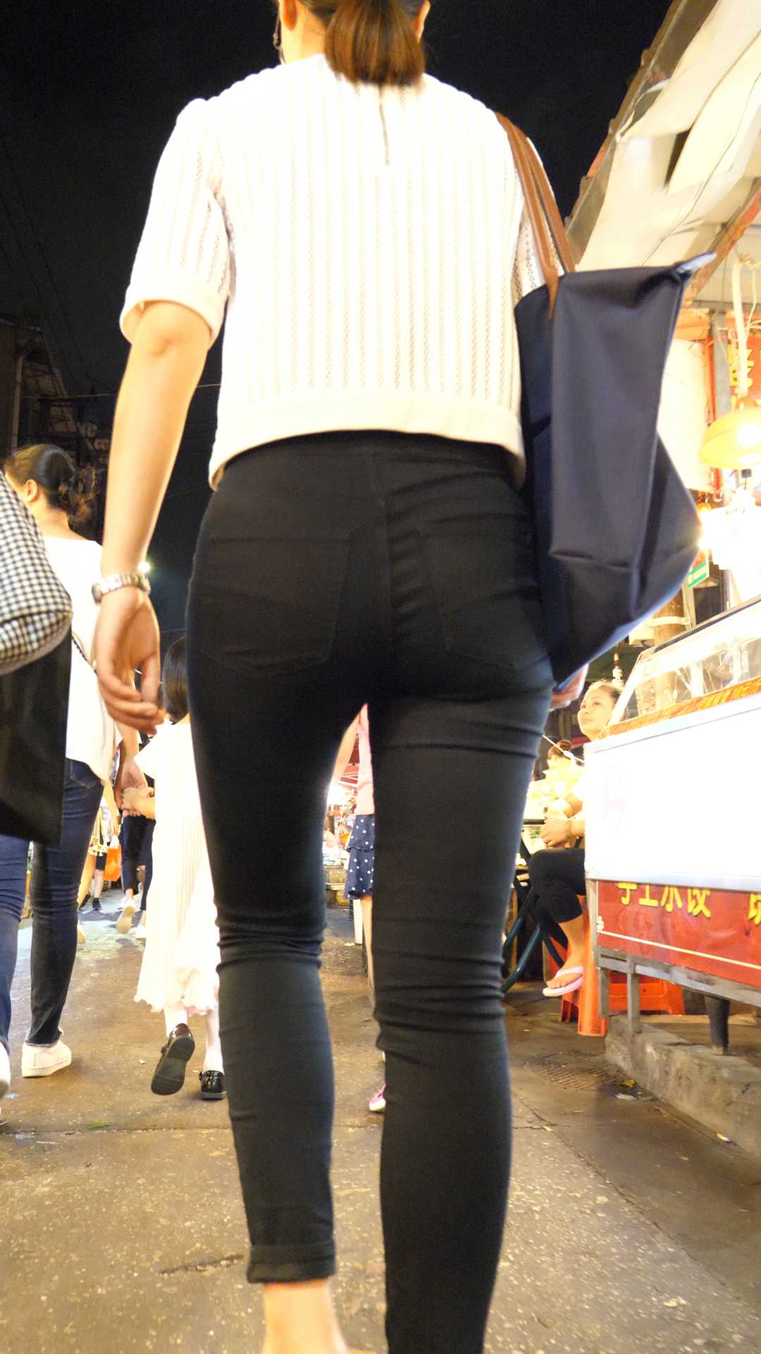 （图）黑牛仔超紧翘饱满丰臀少妇