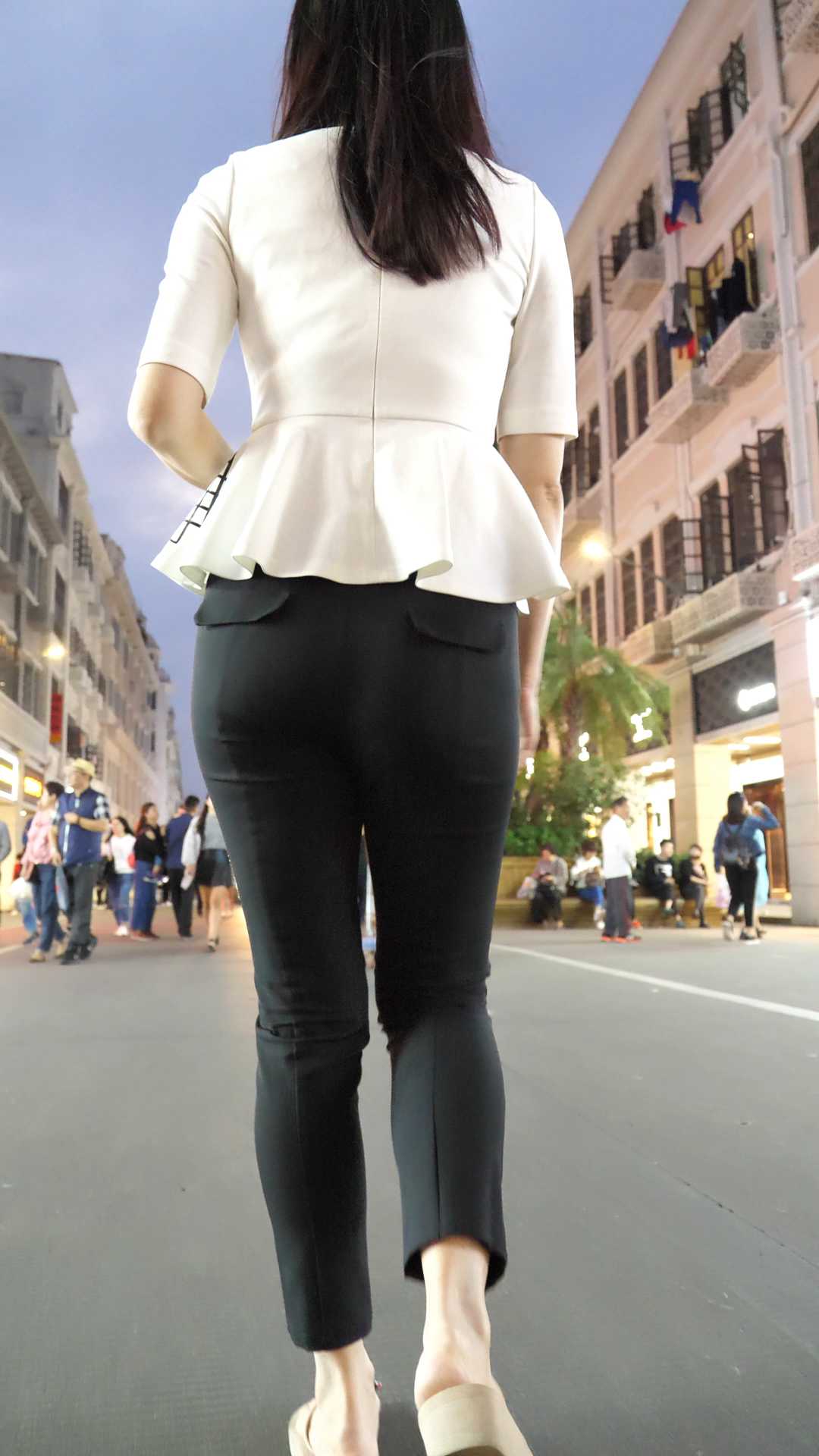 （图）西裤大肥臀少妇真会扭