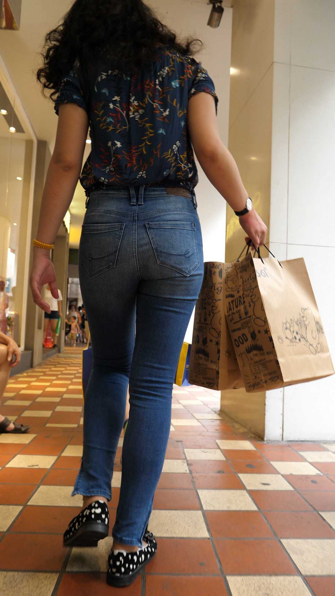 牛仔裤超紧肥臀金三角熟女