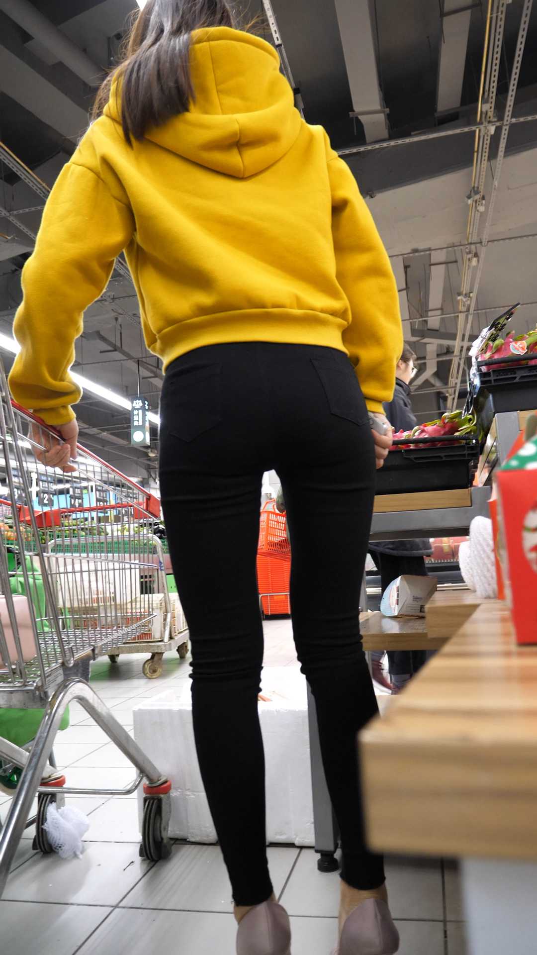 （图）高跟蛇腰苹果翘臀长发小妹