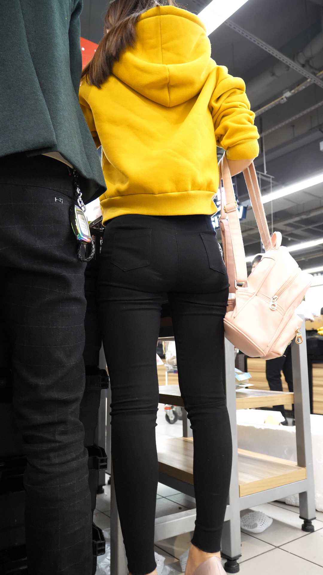 （图）高跟蛇腰苹果翘臀长发小妹