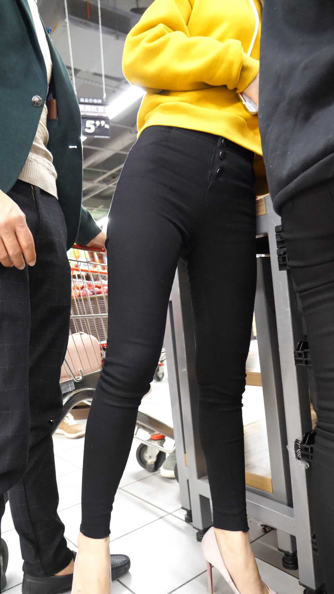 （图）高跟蛇腰苹果翘臀长发小妹