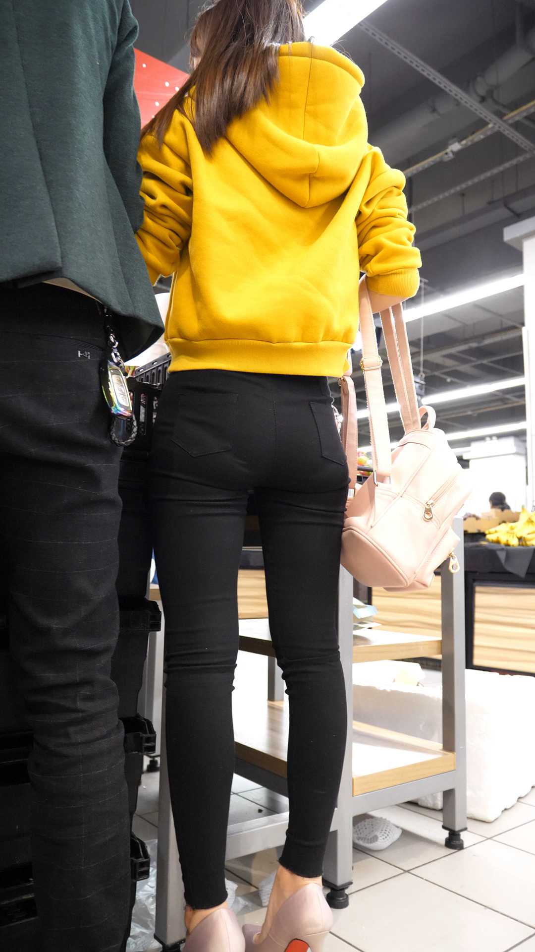 （图）高跟蛇腰苹果翘臀长发小妹