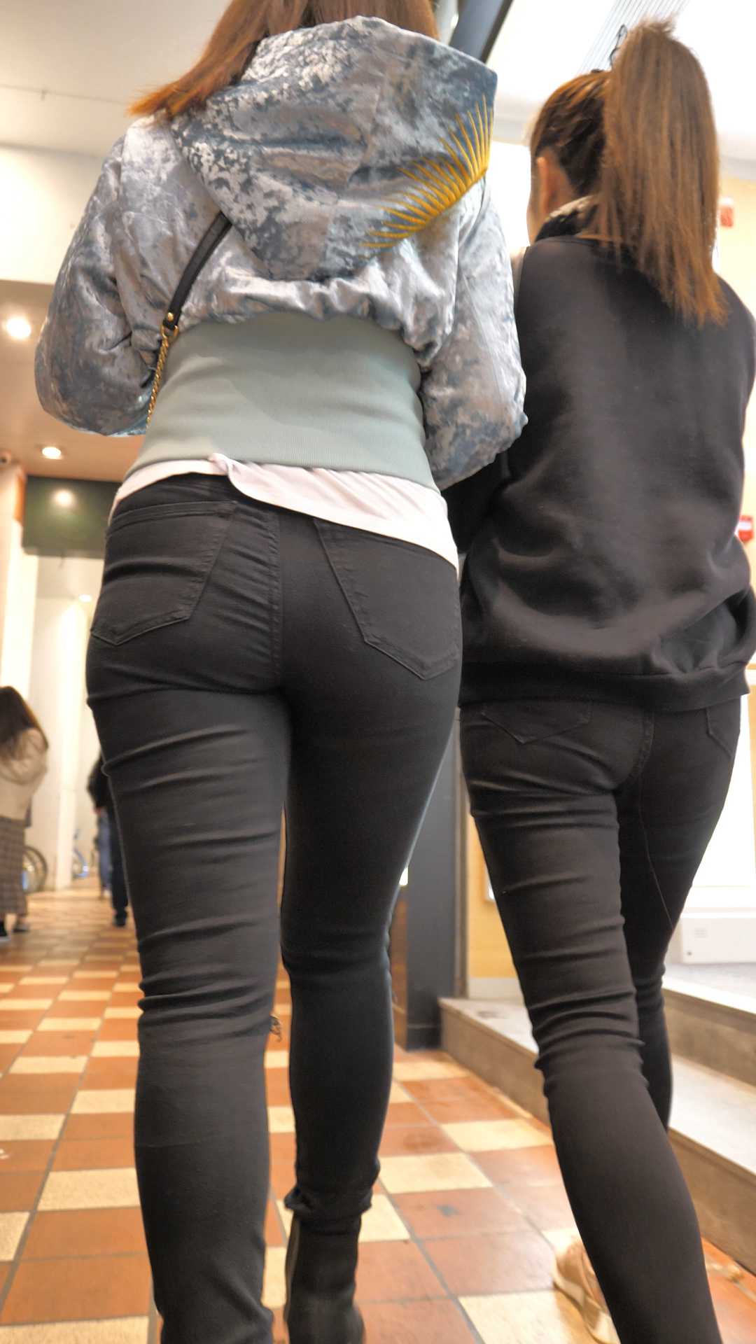 （图）蛇腰黑牛仔巨臀甩来甩去