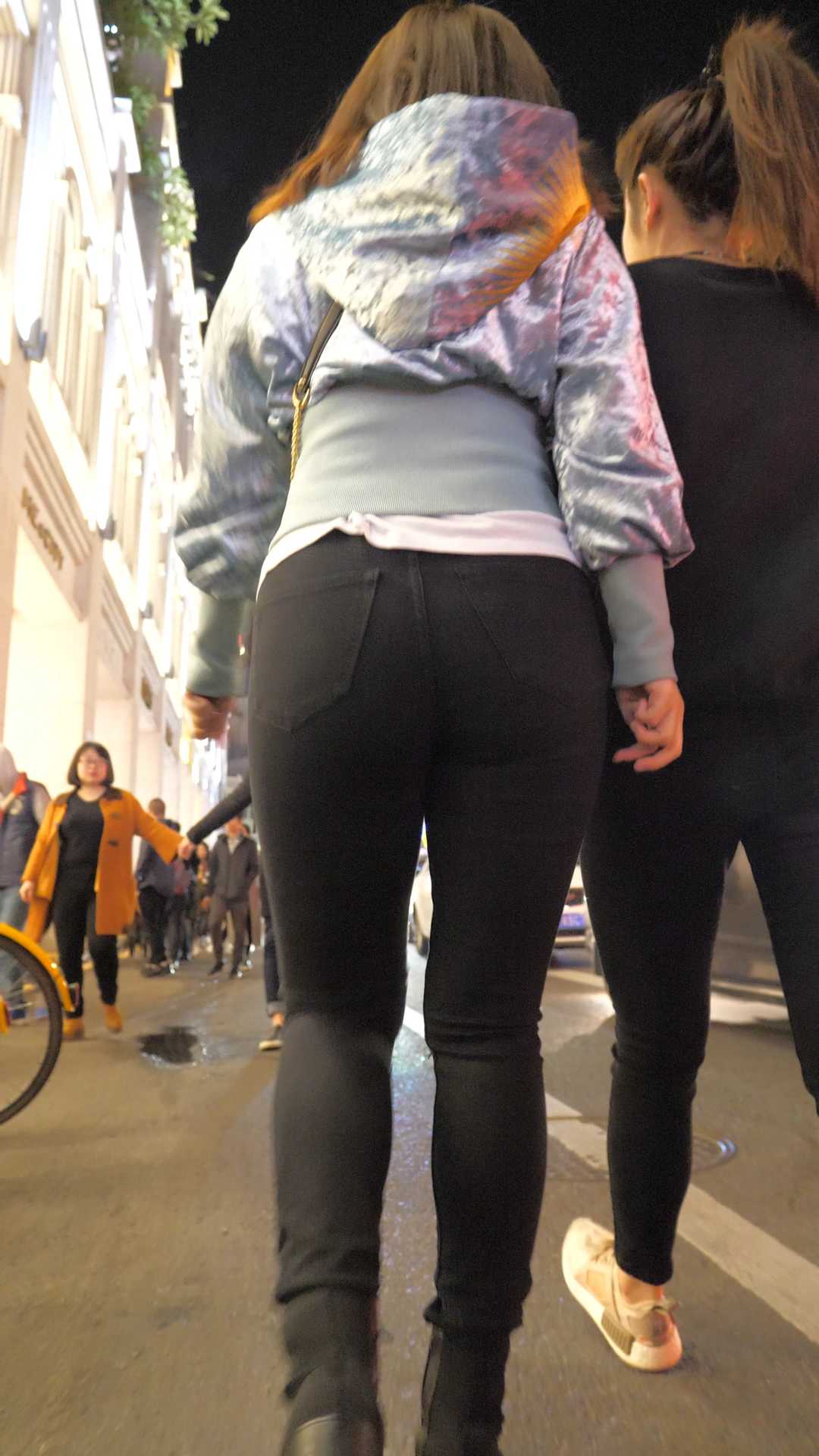 （图）蛇腰黑牛仔巨臀甩来甩去