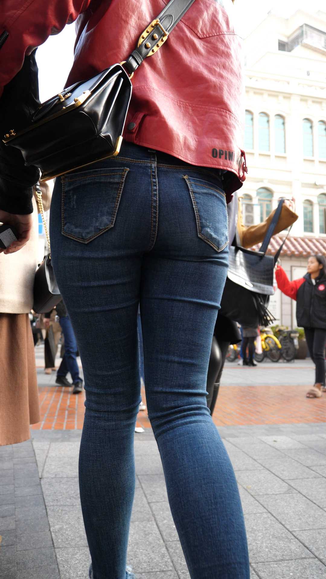 （图）紧身饱满大肥牛少妇