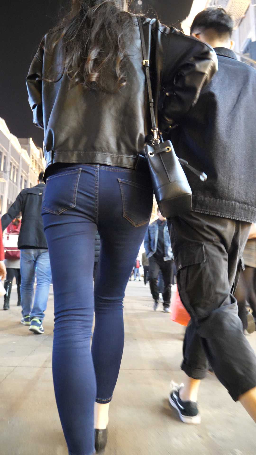 （图）高挑牛仔长腿宽臀战斗力强