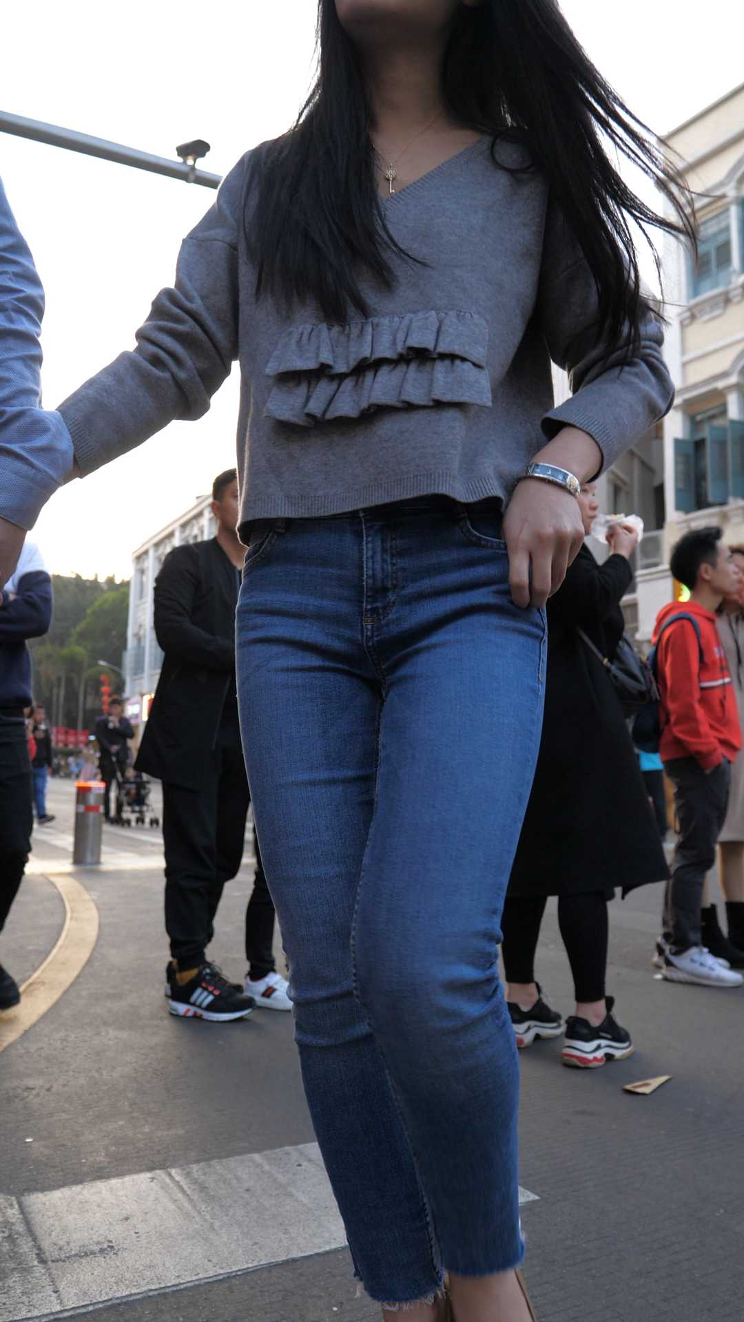 （图）高跟蓝牛长发紧臀女神