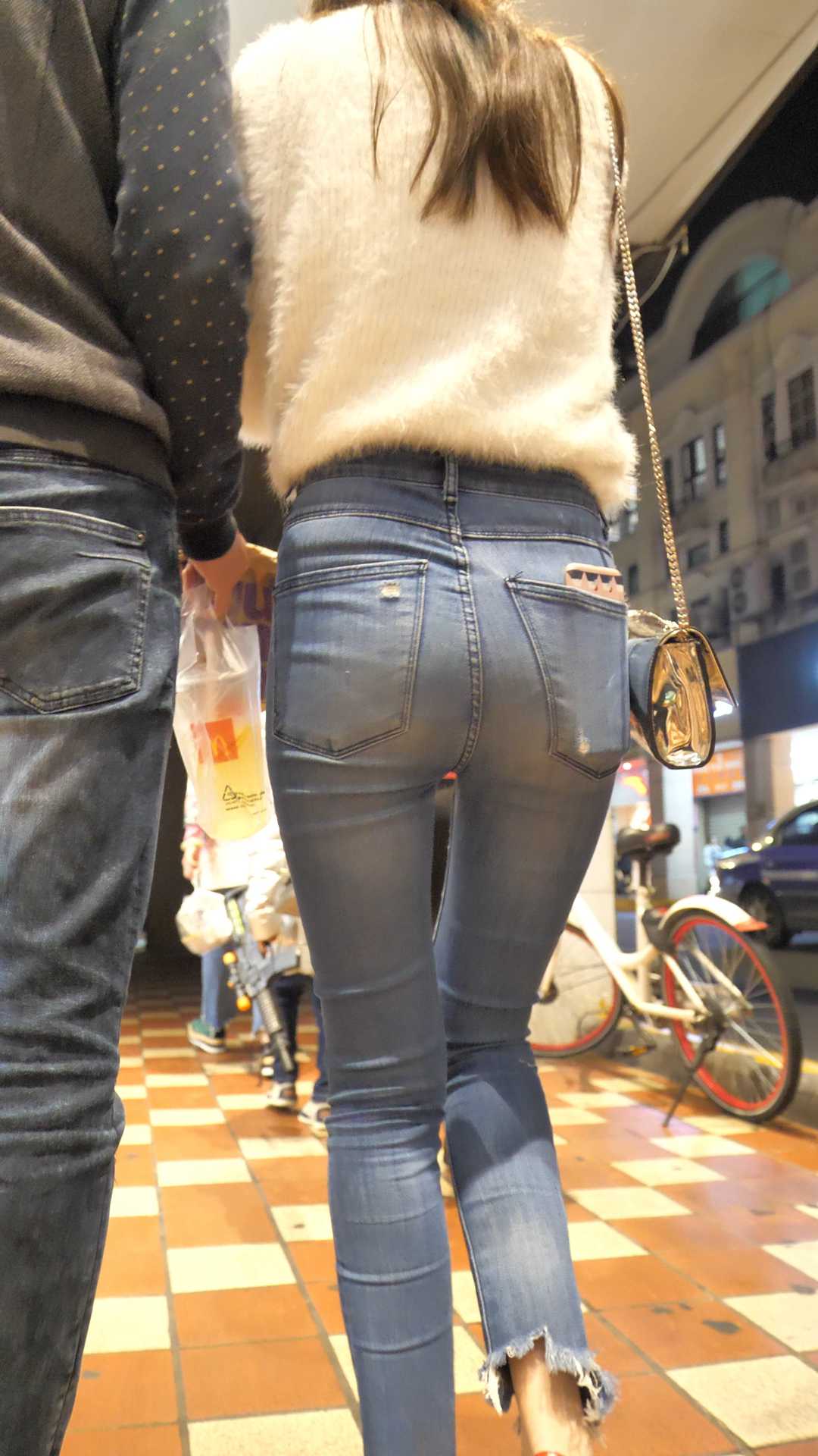 （图）超紧蓝牛细腰大宽臀美女战斗力强