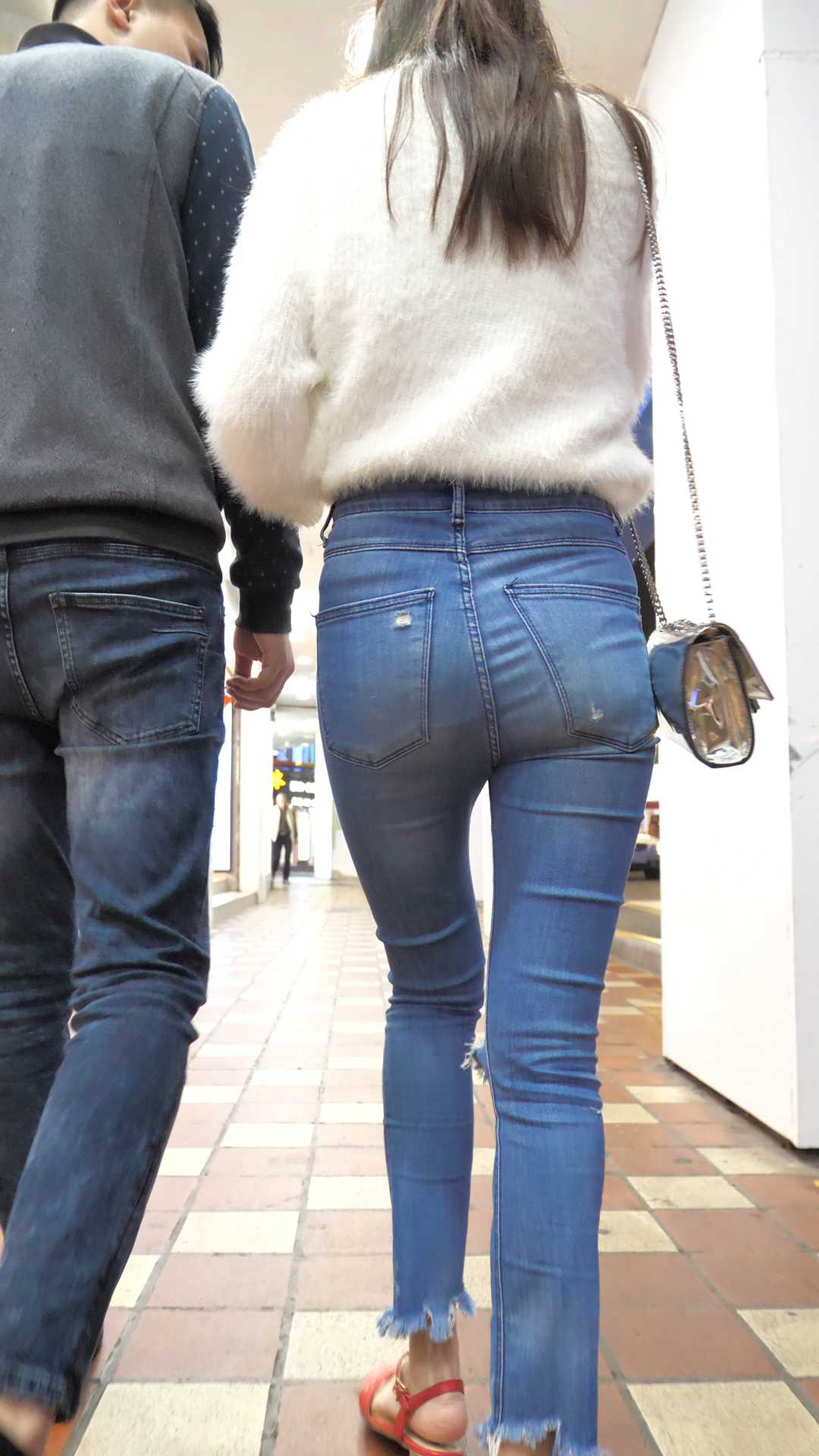 （图）超紧蓝牛细腰大宽臀美女战斗力强