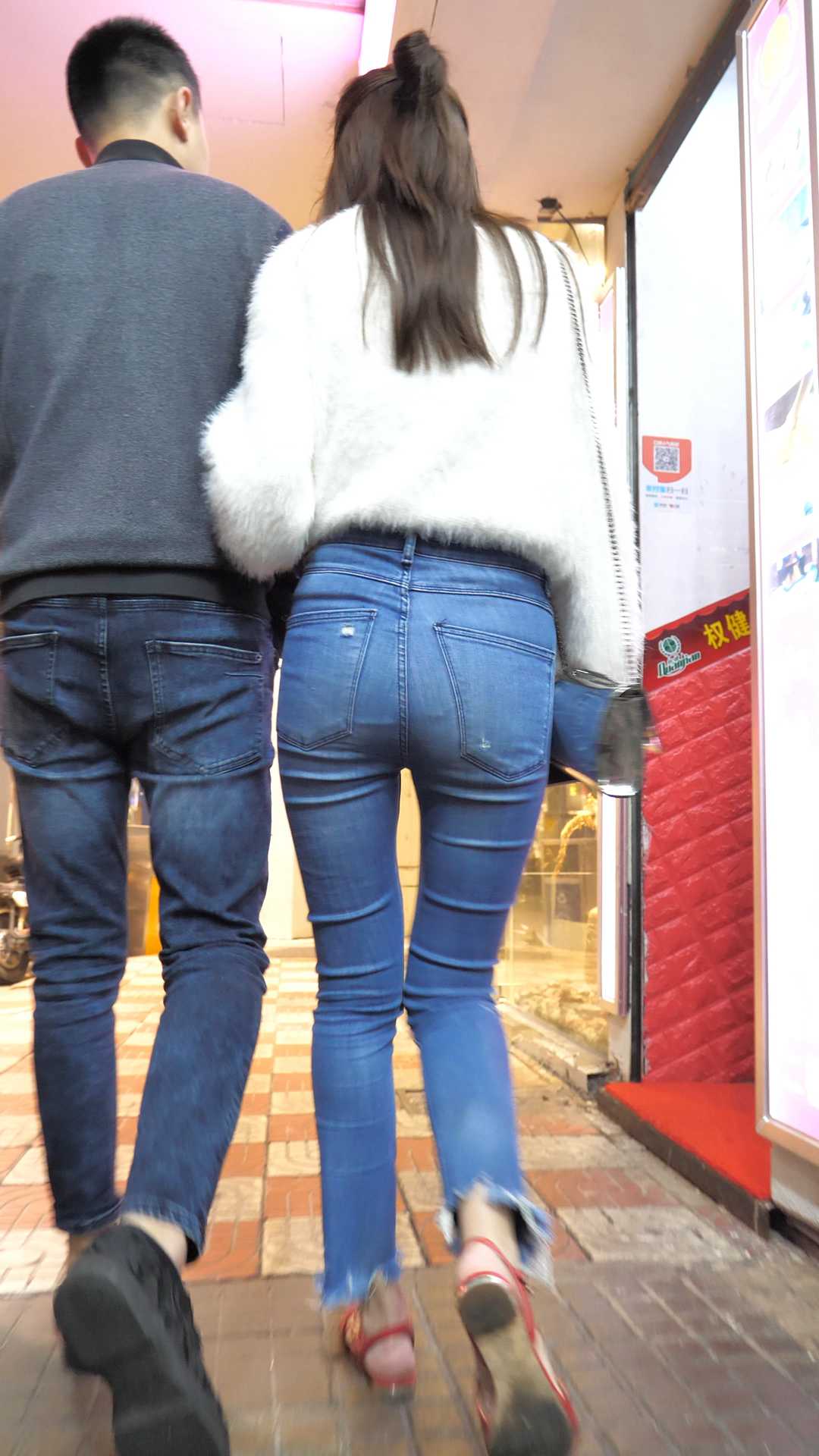 （图）超紧蓝牛细腰大宽臀美女战斗力强