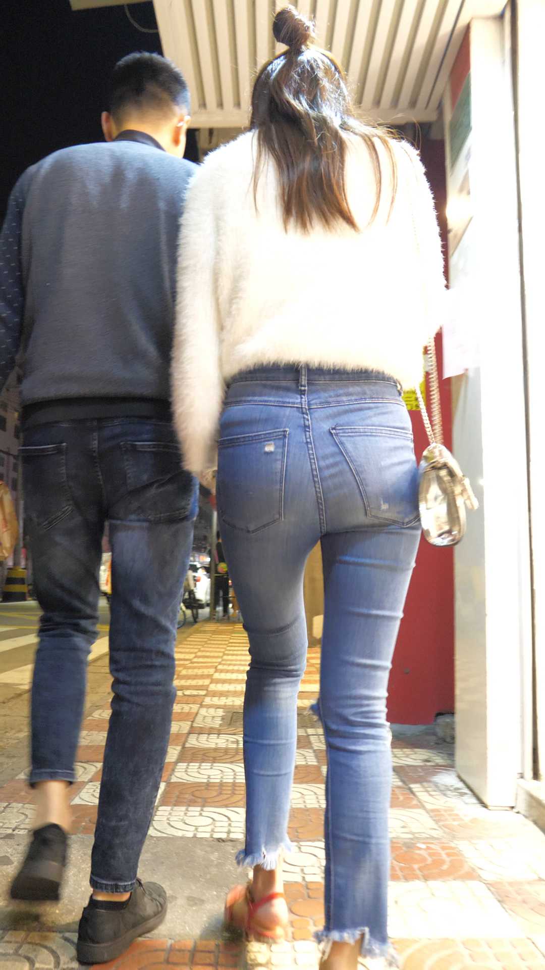 （图）超紧蓝牛细腰大宽臀美女战斗力强