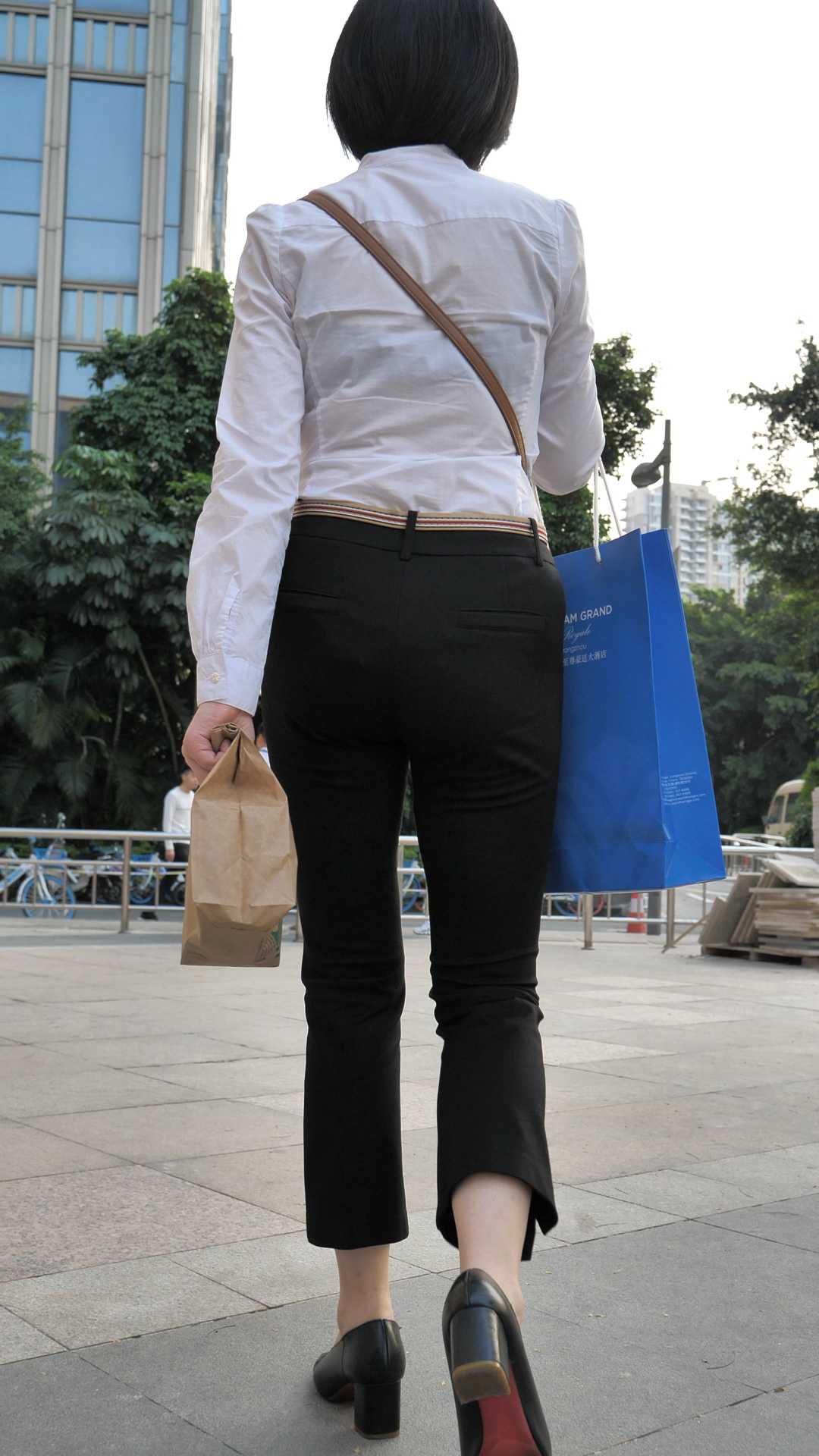 （图）高跟西裤制服OL丁字裤内痕太风骚