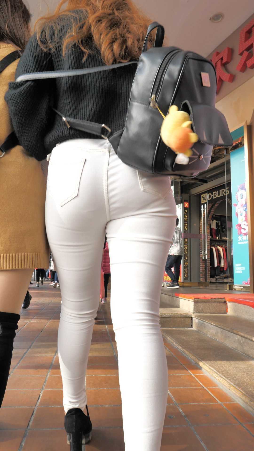 （图）重口味白牛仔肥三角翘臀少妇