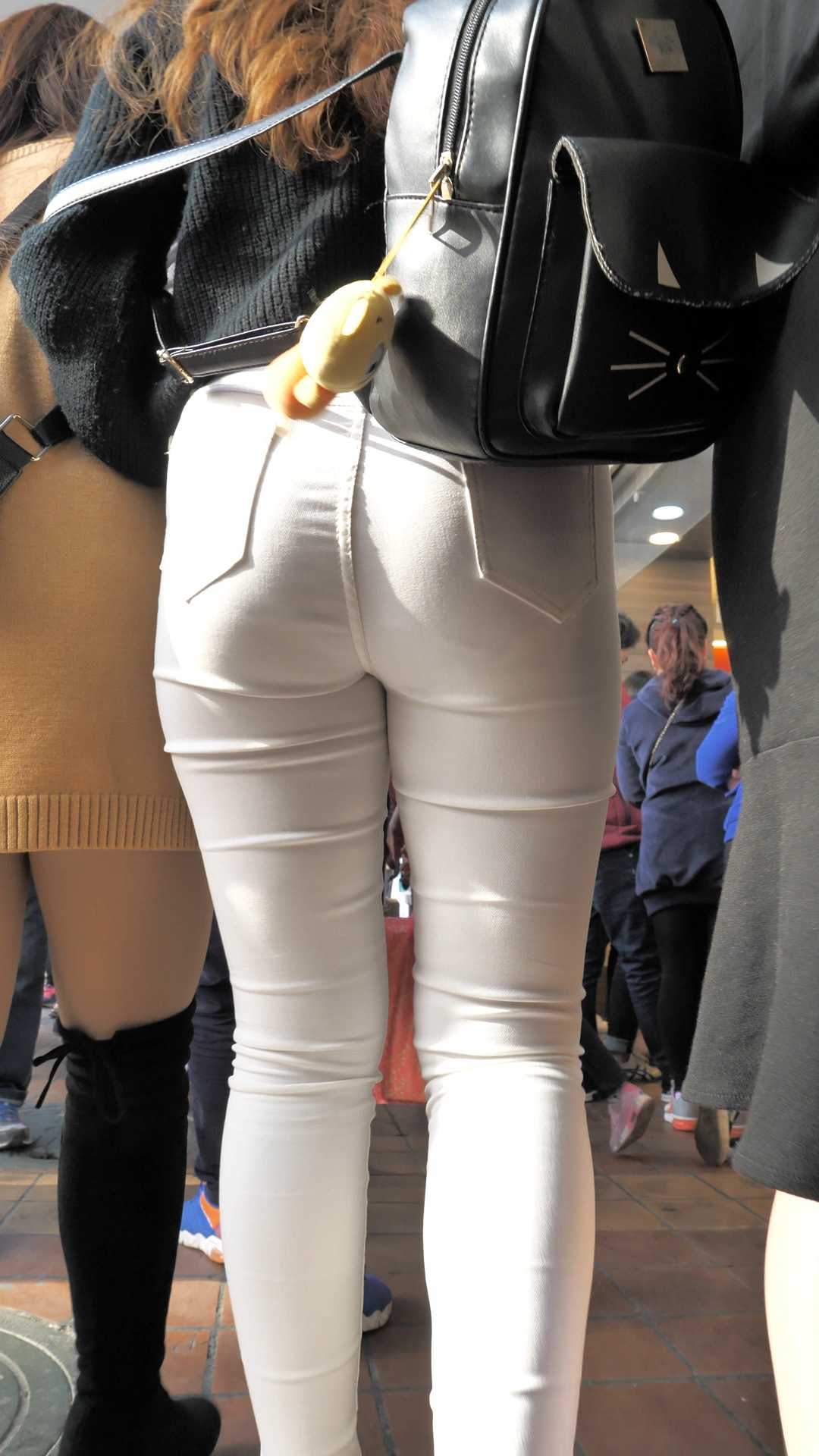 （图）重口味白牛仔肥三角翘臀少妇