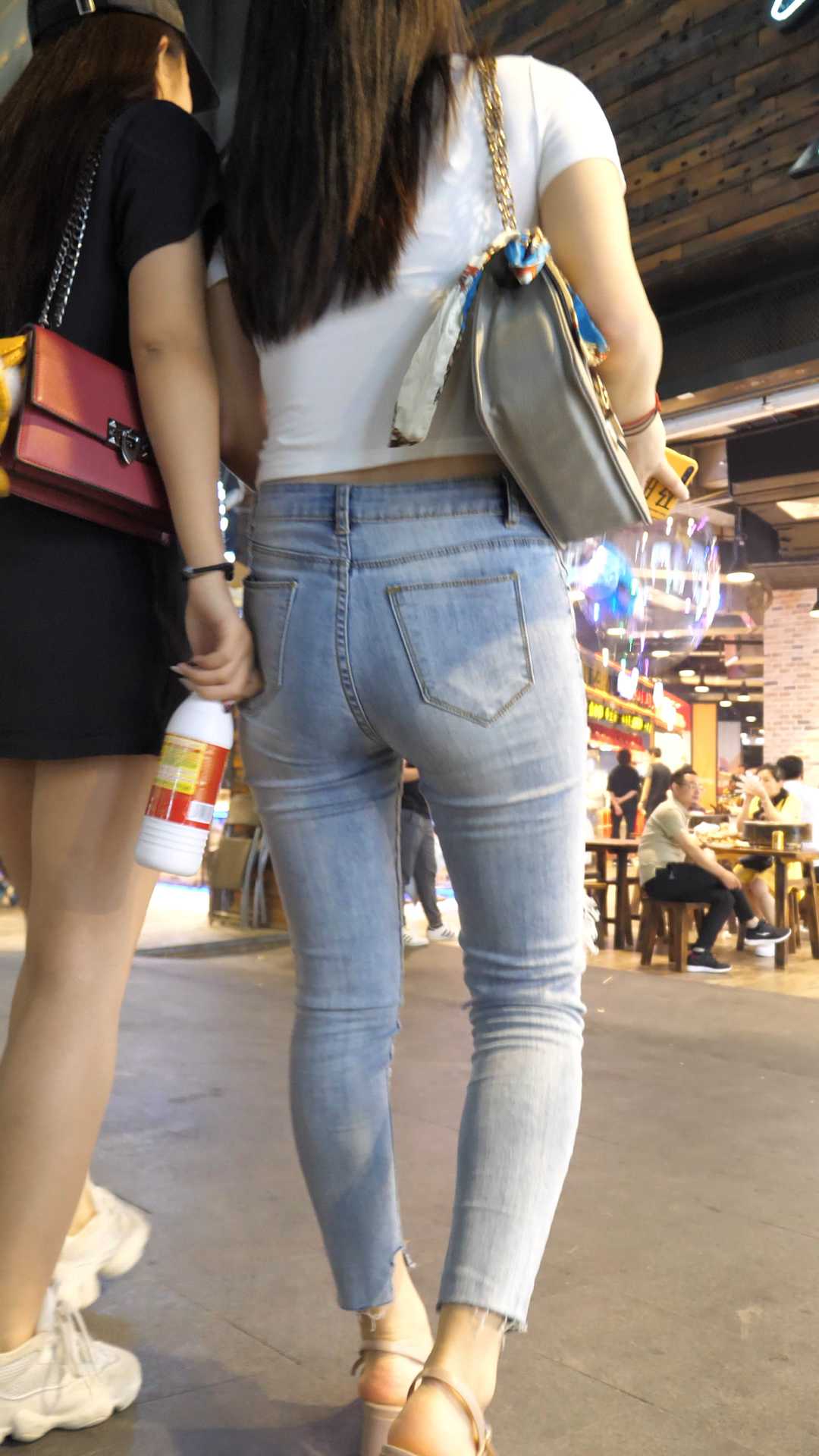 （图）蛇腰胸器大宽臀骚货