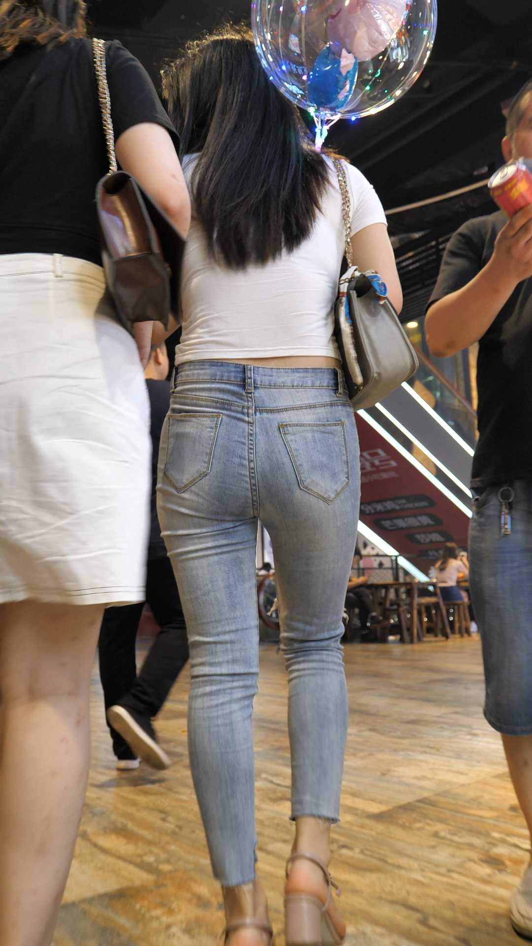 （图）蛇腰胸器大宽臀骚货