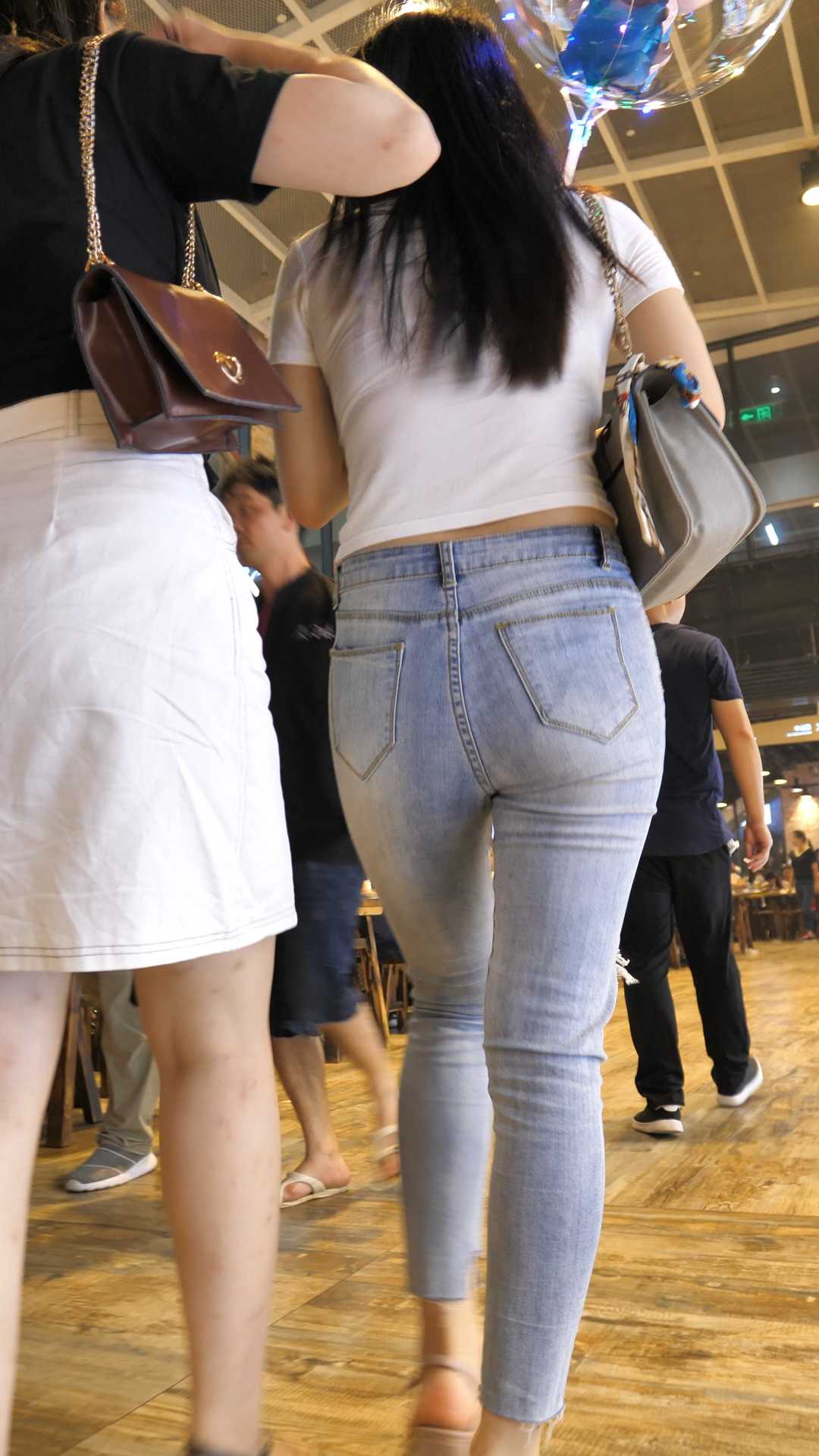 （图）蛇腰胸器大宽臀骚货