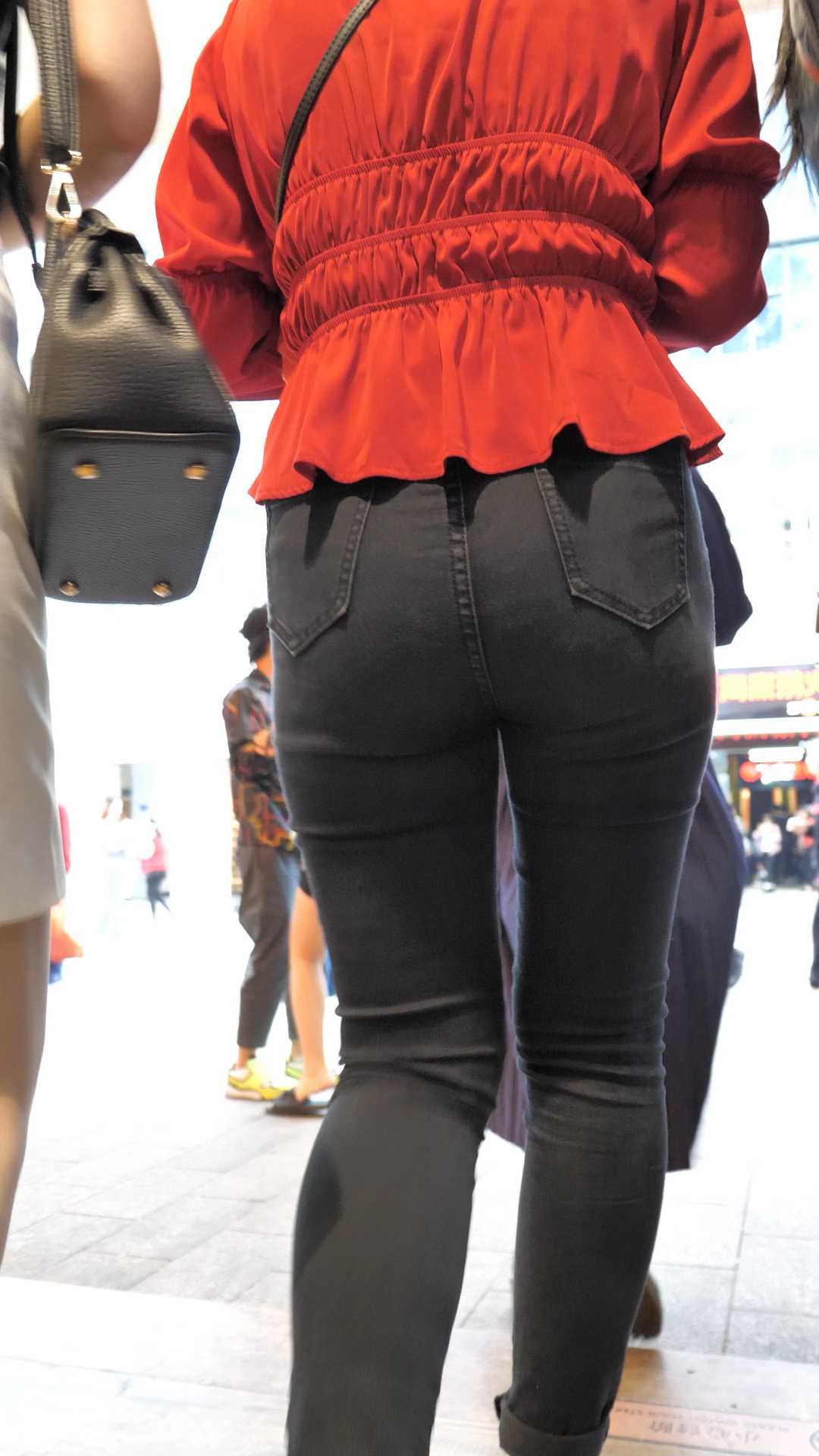 （图）细高跟黑牛苹果臀美女太诱人