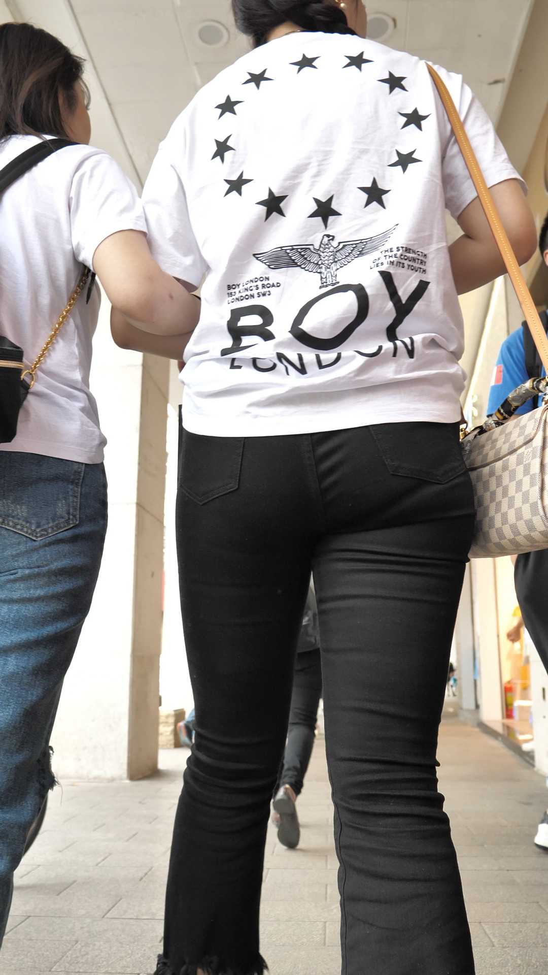 （图）饱满黑牛巨臀重口味熟女