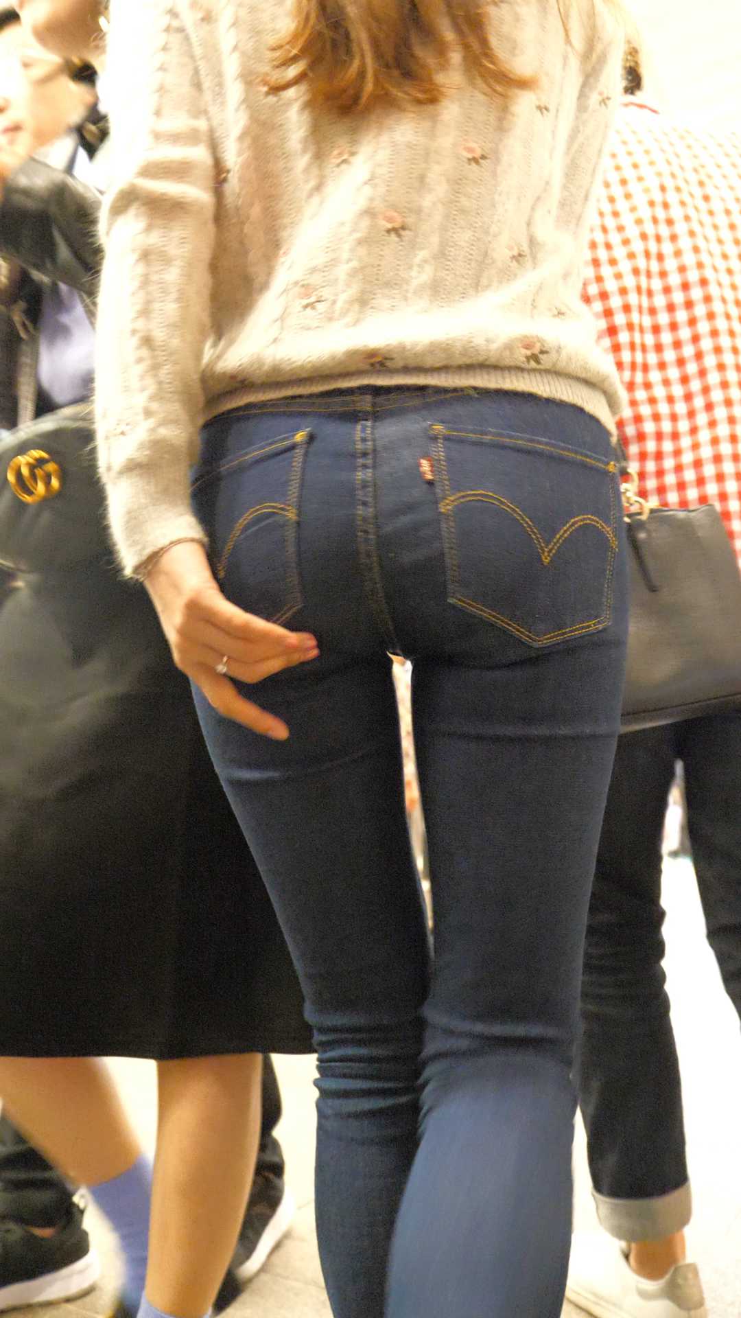 （图）牛仔饱满翘臀金发美女