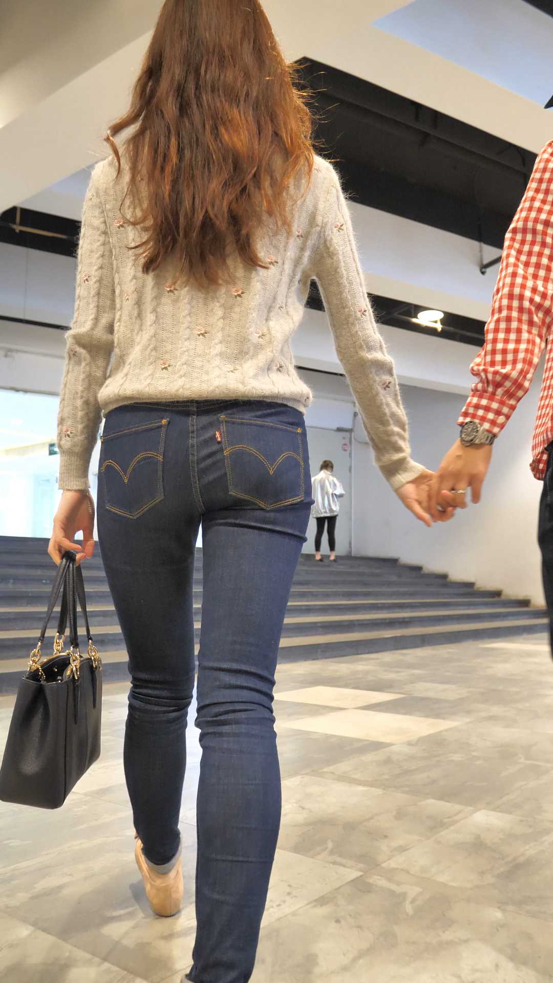 （图）牛仔饱满翘臀金发美女