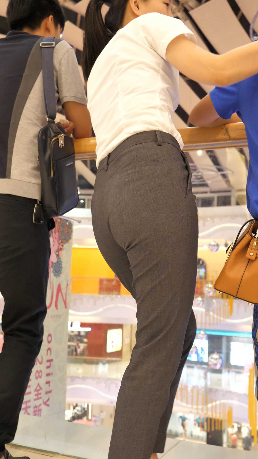 （图）商场西裤大宽臀制服少妇