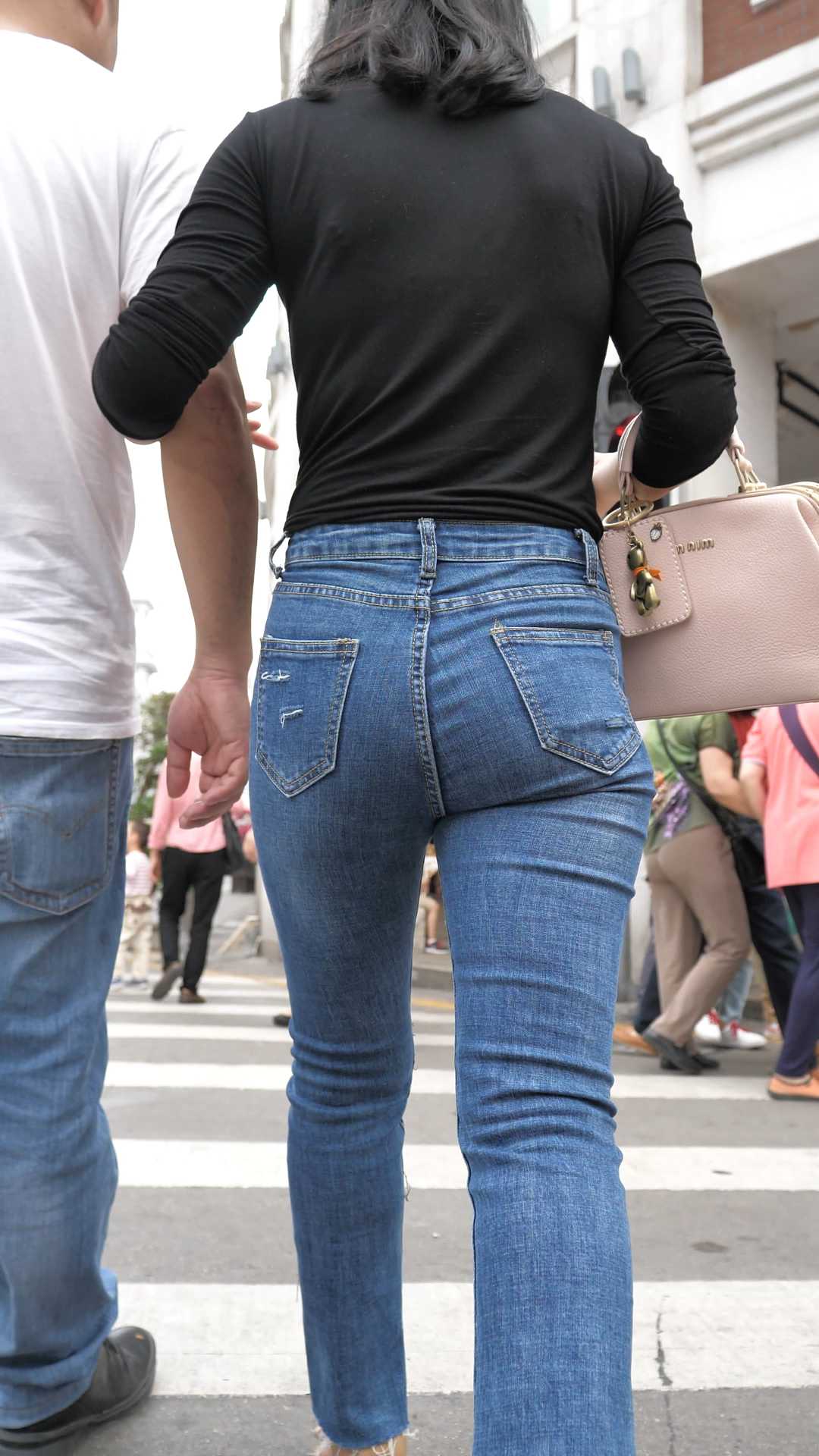 （图）性感牛仔饱满紧臀美女