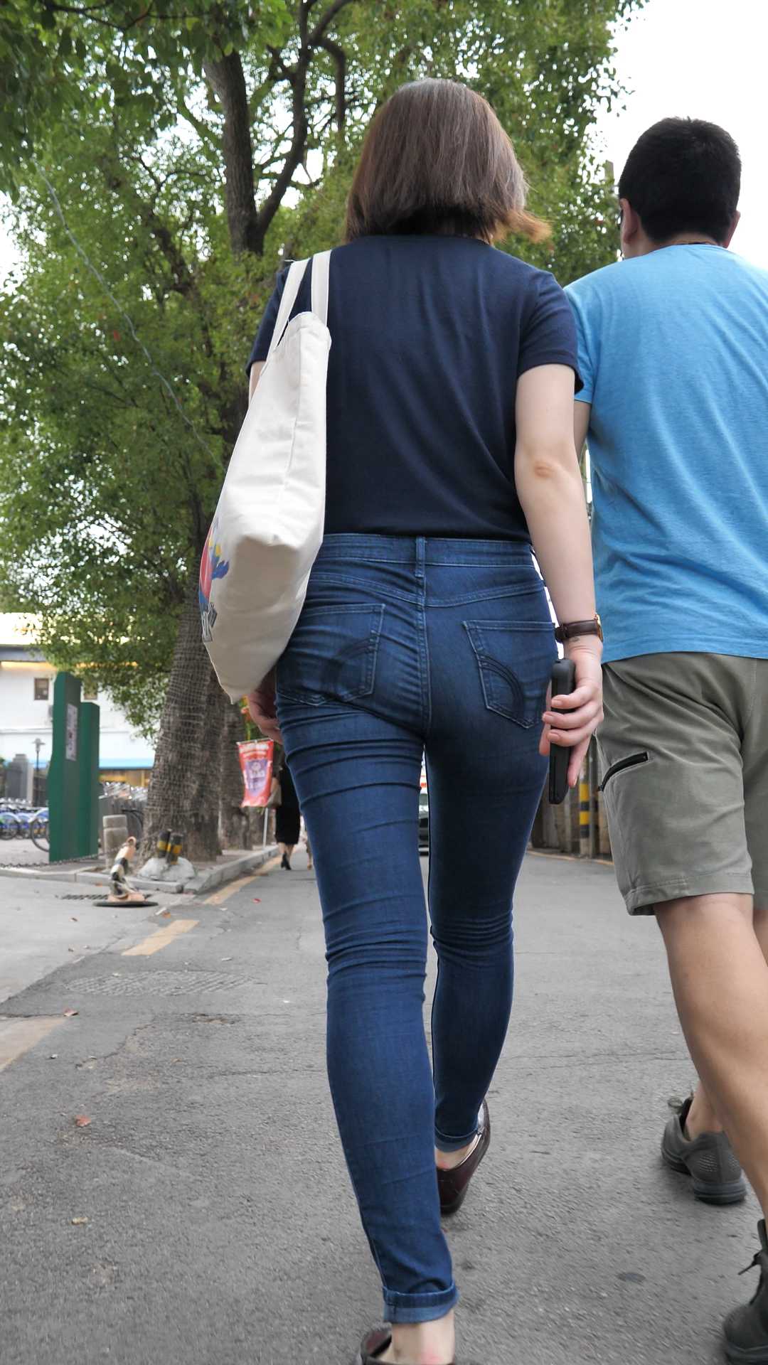 （图）极品牛仔宽臀紧内痕大学生战斗力强