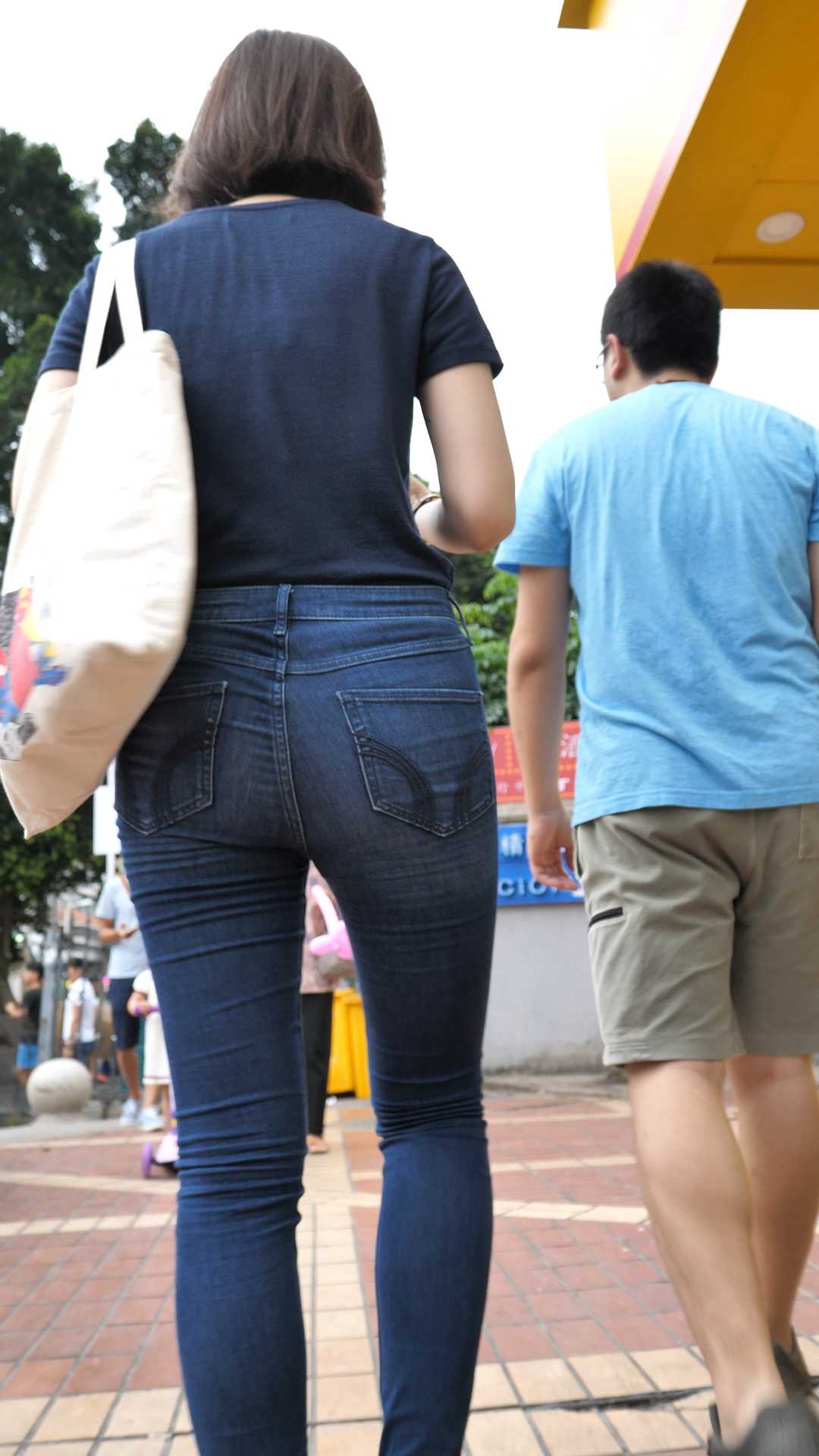 （图）极品牛仔宽臀紧内痕大学生战斗力强