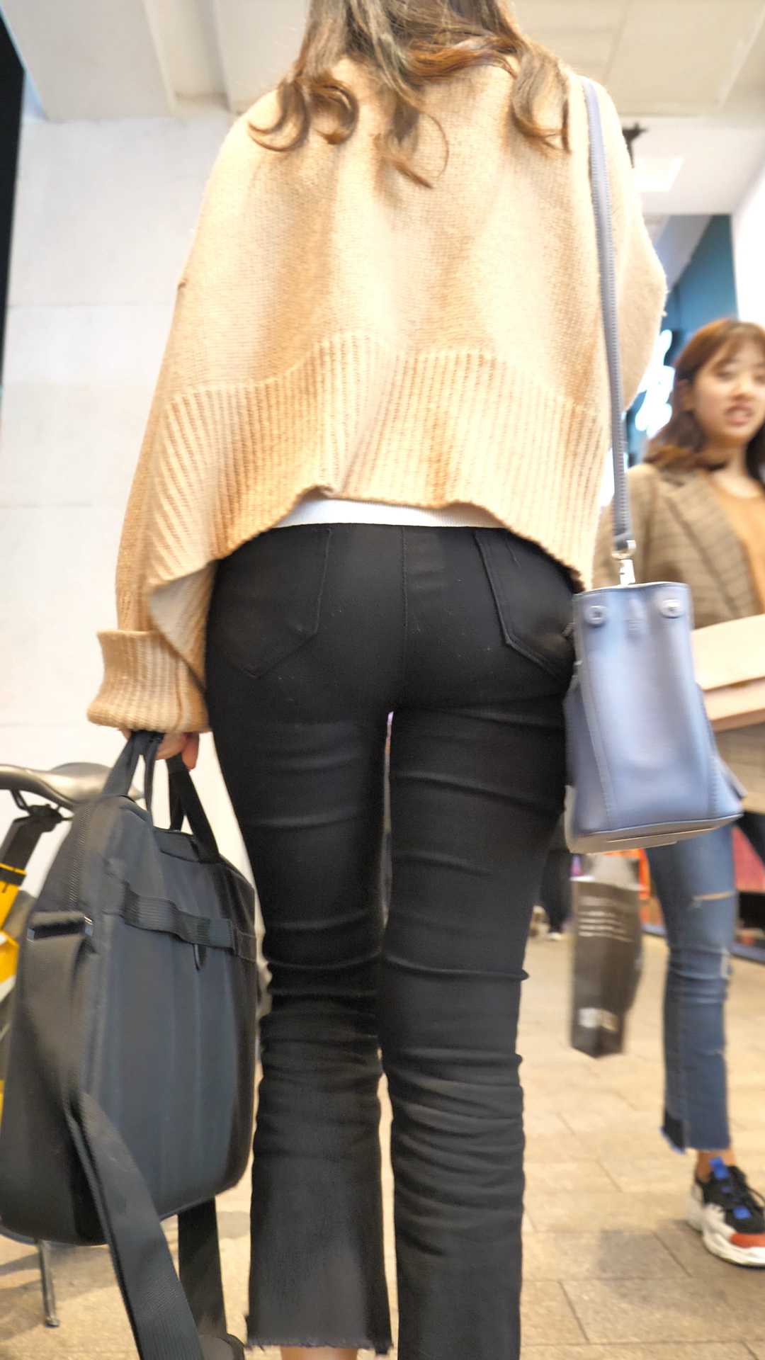 （图）高跟西裤苹果臀长发OL大美女