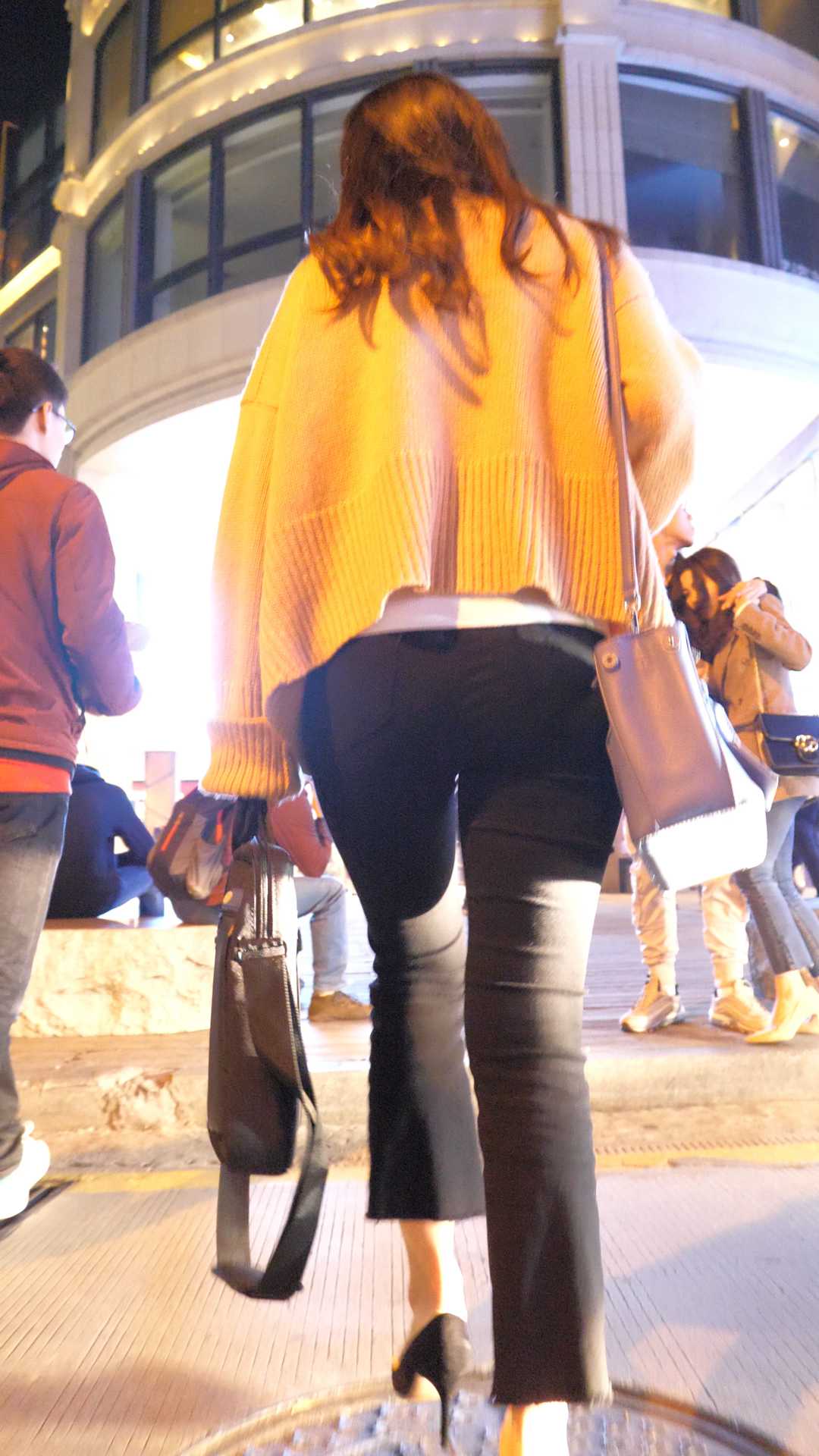 （图）高跟西裤苹果臀长发OL大美女