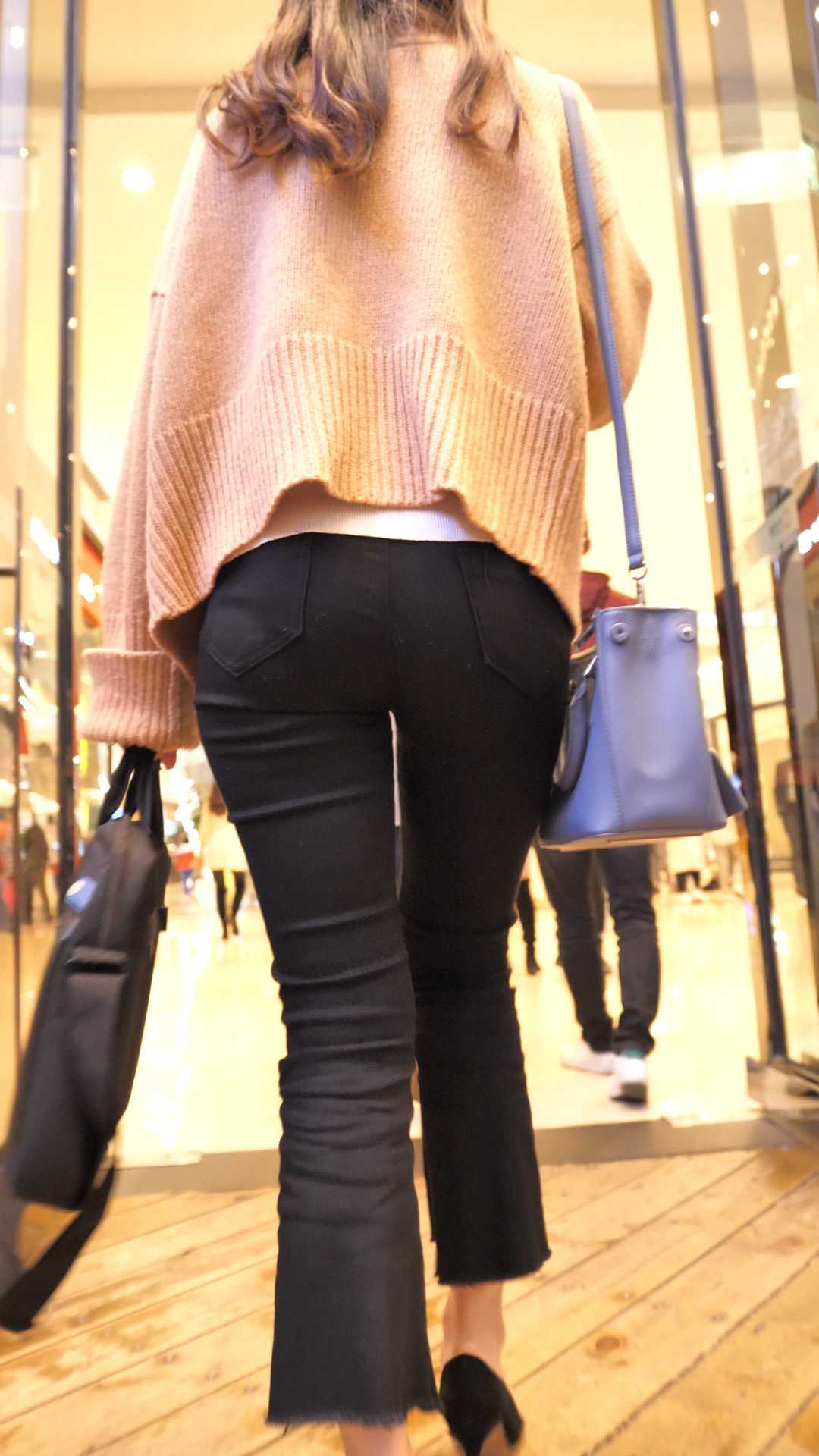 （图）高跟西裤苹果臀长发OL大美女