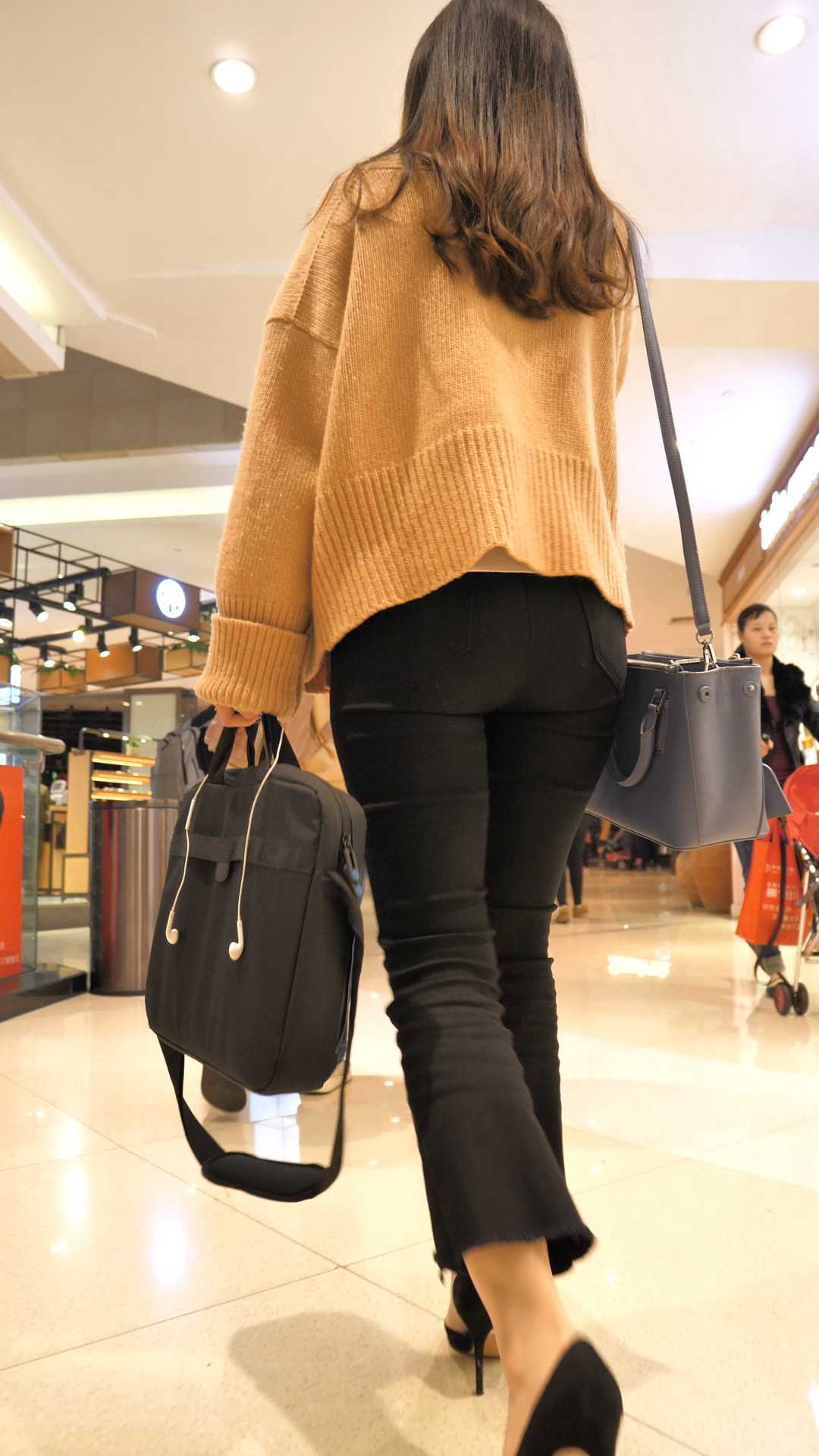 （图）高跟西裤苹果臀长发OL大美女