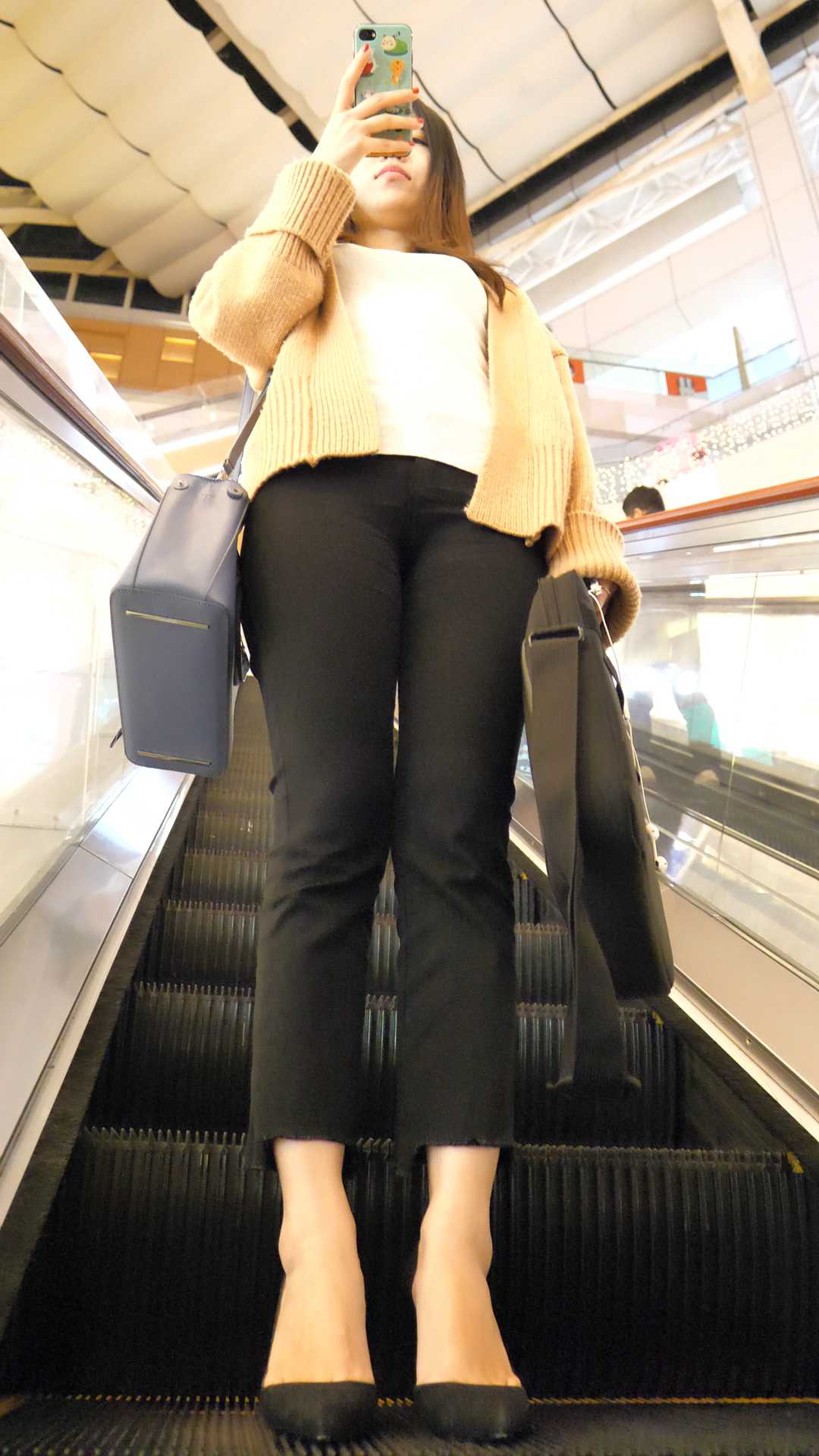 （图）高跟西裤苹果臀长发OL大美女